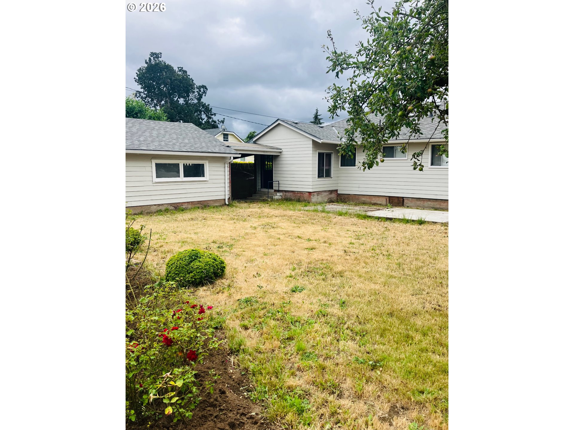 152 W C St Property Photo 5