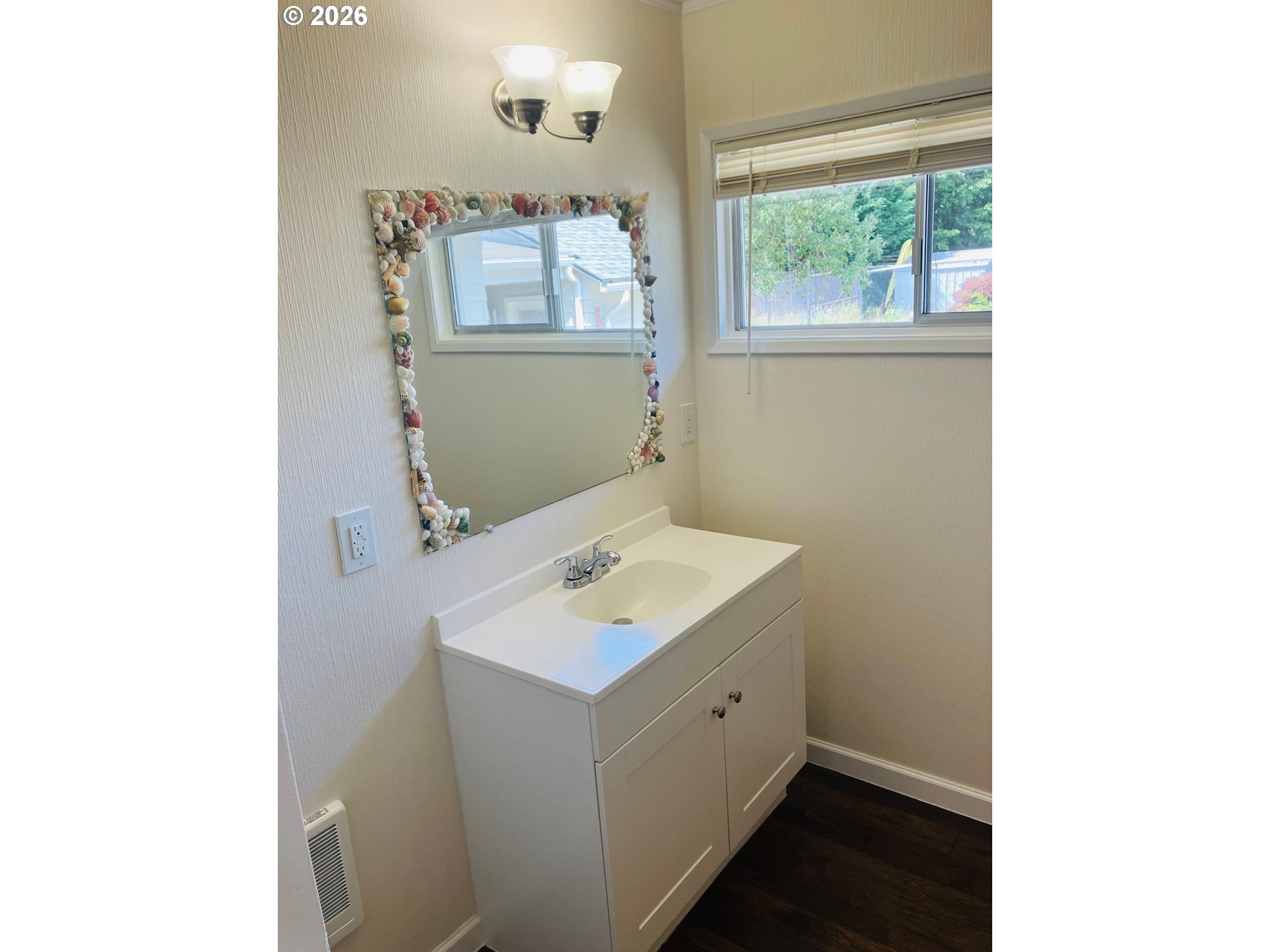 152 W C St Property Photo 36
