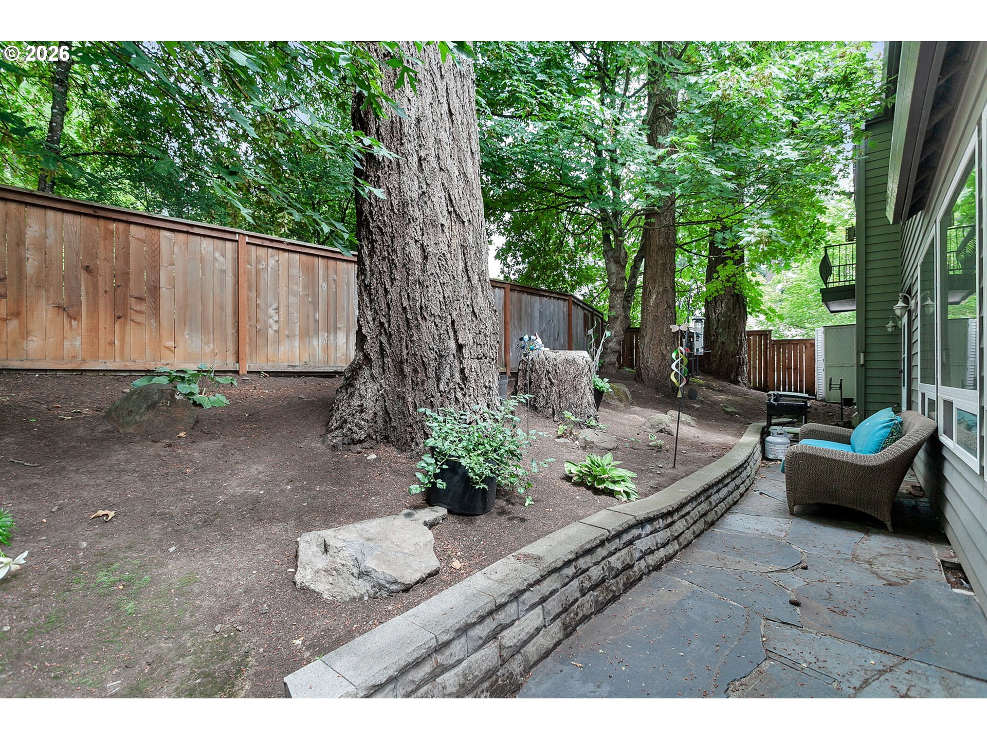 2613 Beacon Hill Dr Property Photo 2