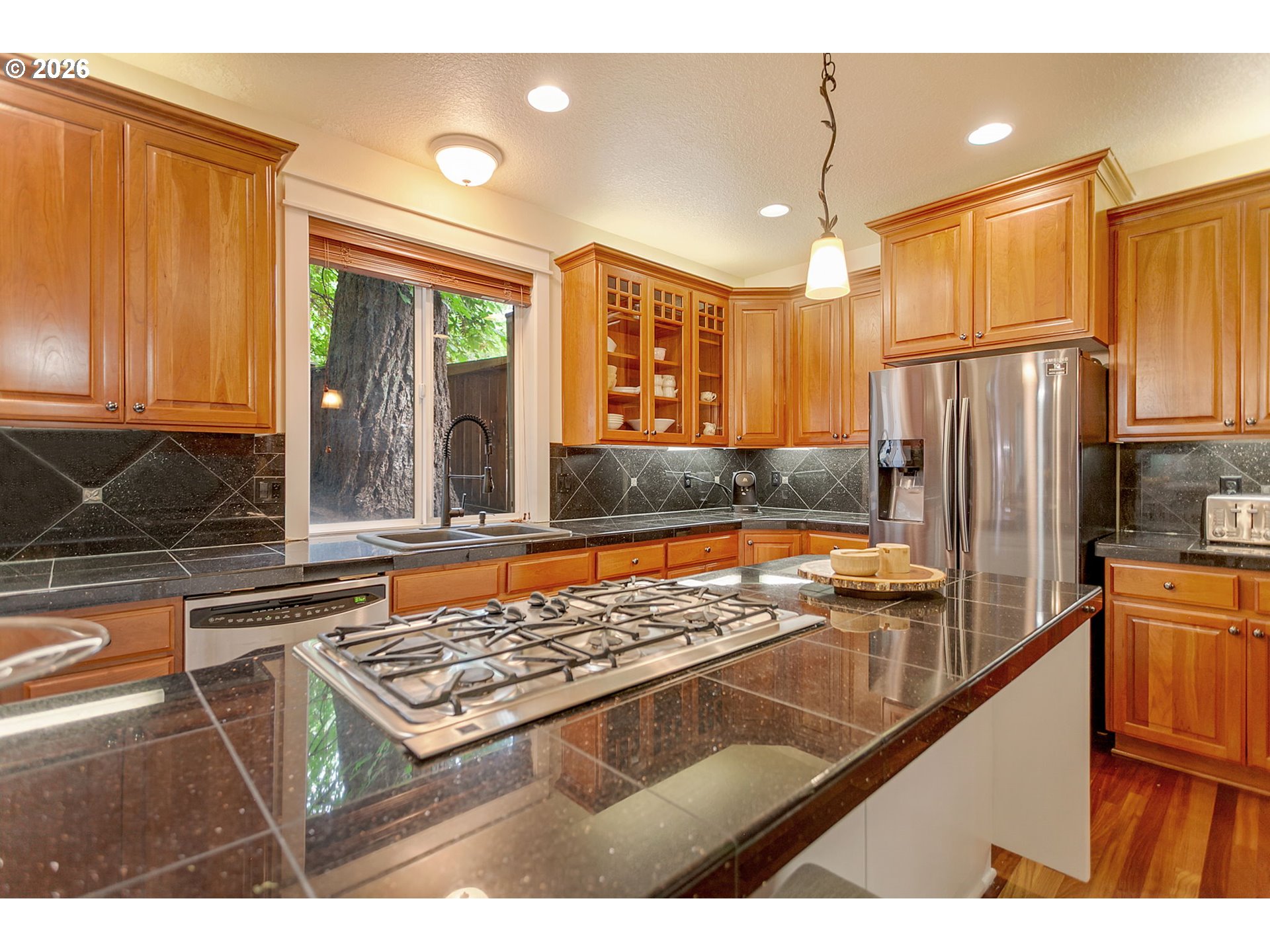 2613 Beacon Hill Dr Property Photo 8