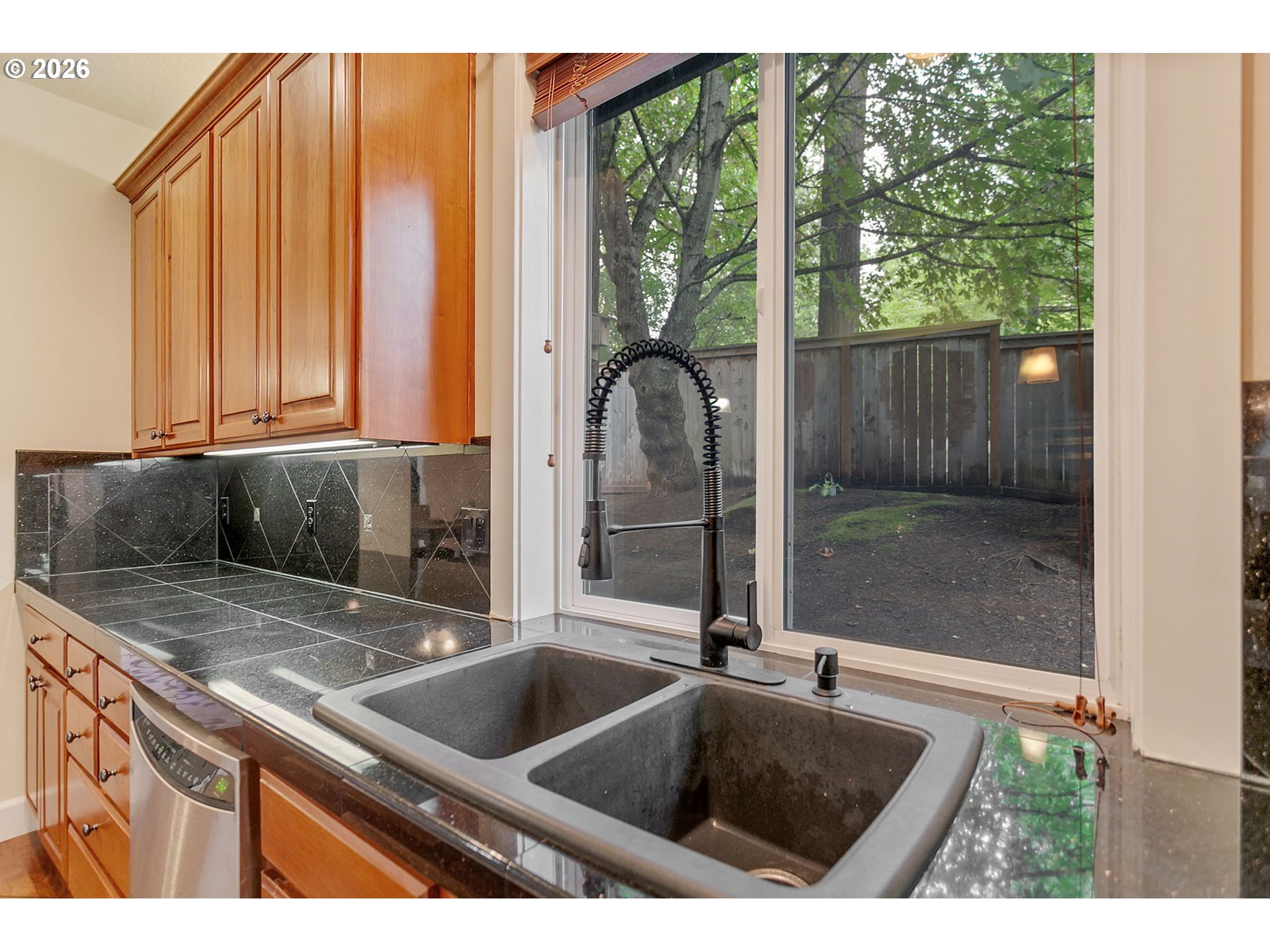 2613 Beacon Hill Dr Property Photo 10