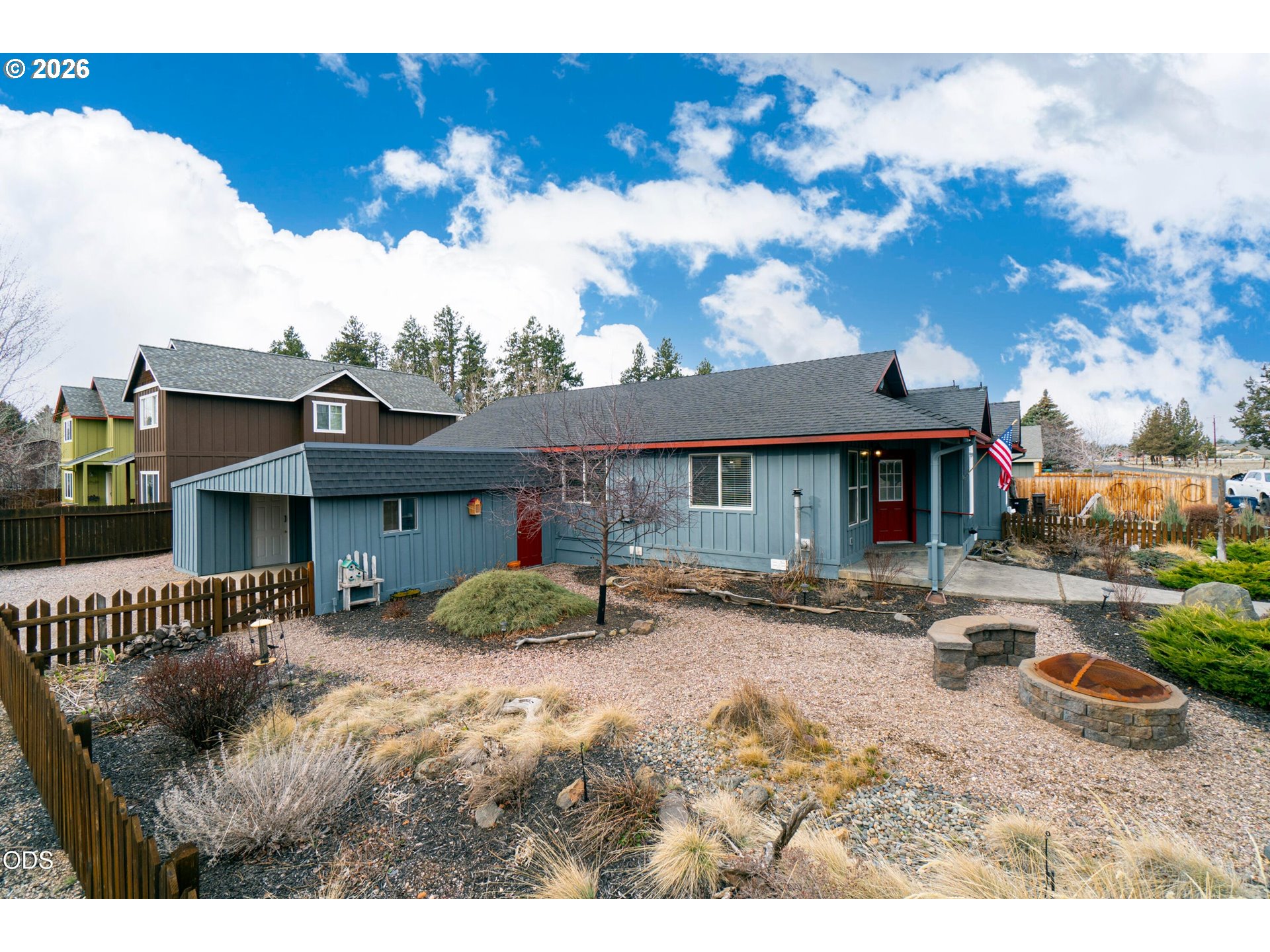 747 E Black Butte Ave Property Photo 2