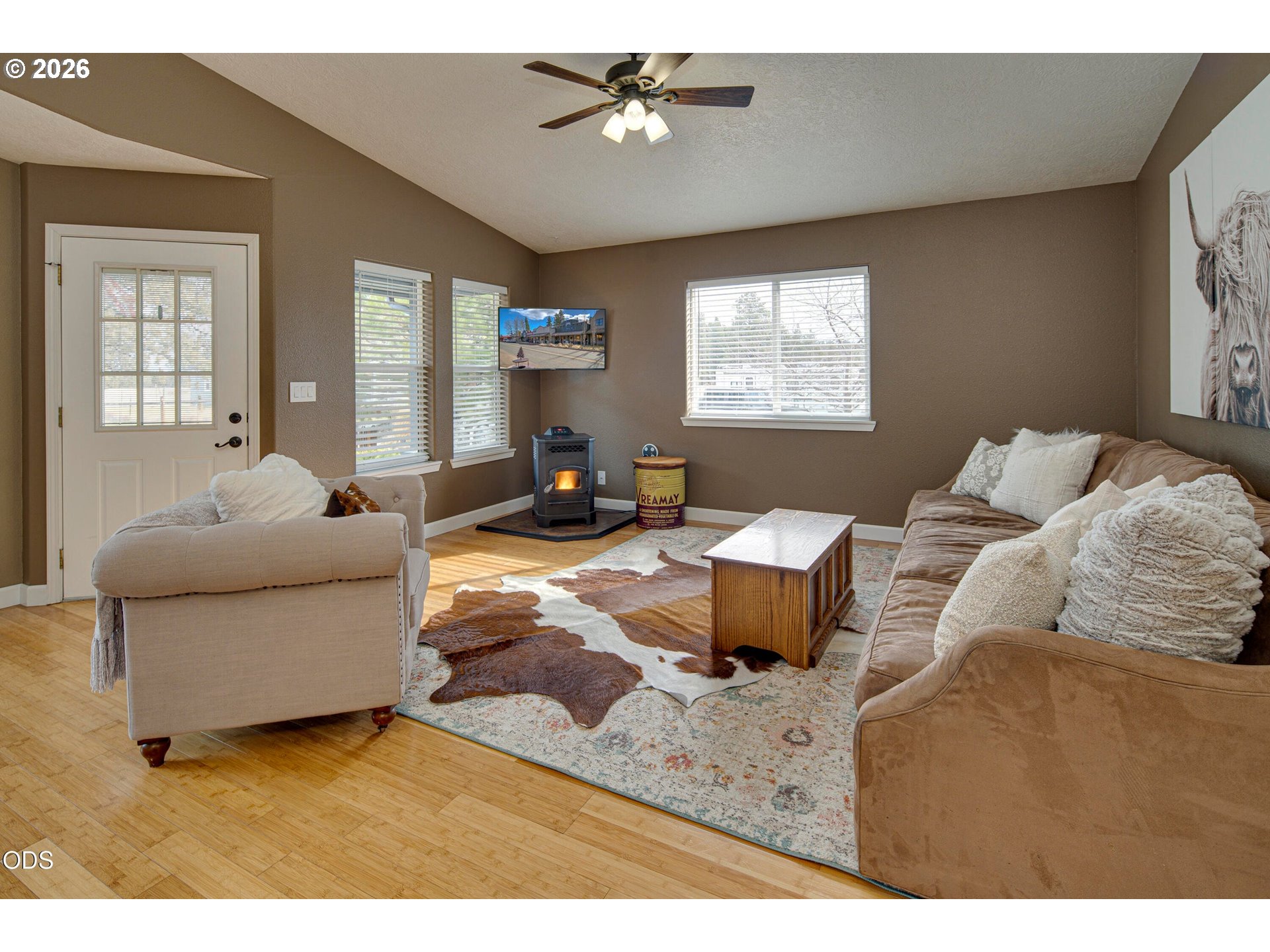 747 E Black Butte Ave Property Photo 5