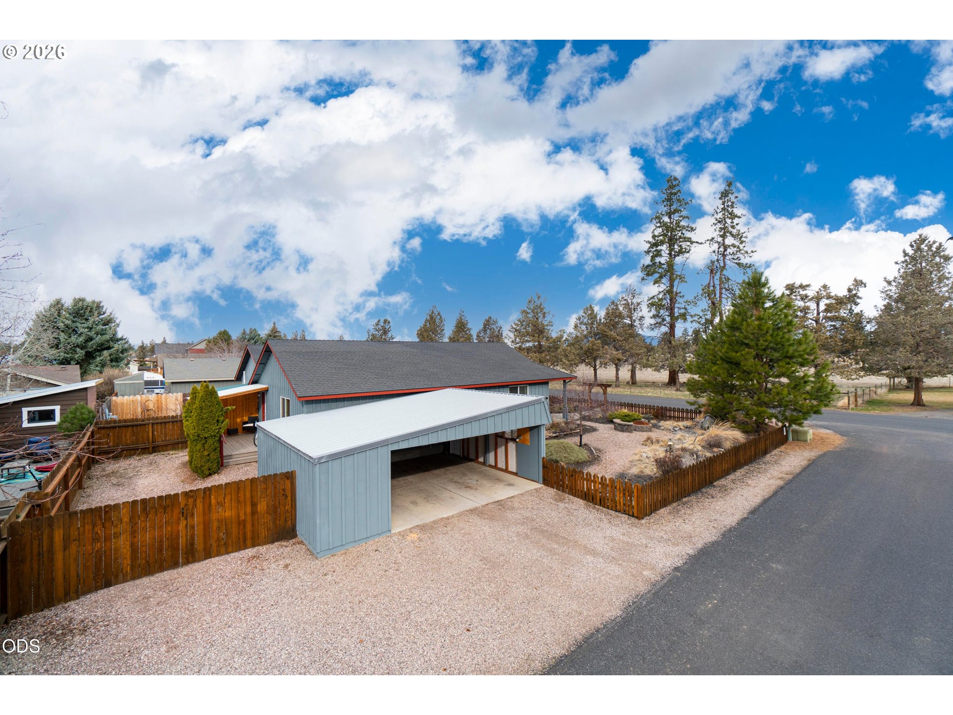 747 E Black Butte Ave Property Photo 19