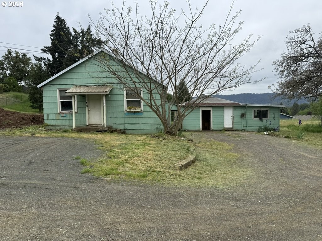 1420 Nw Grove St Property Photo 1