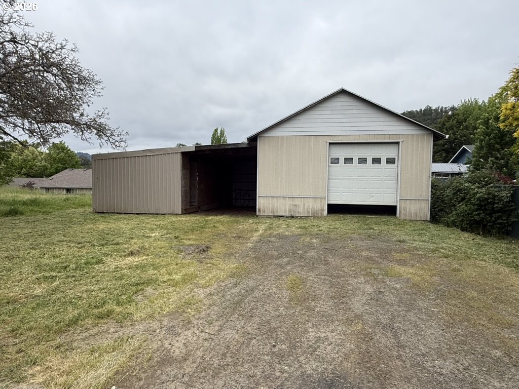 1420 Nw Grove St Property Photo 17