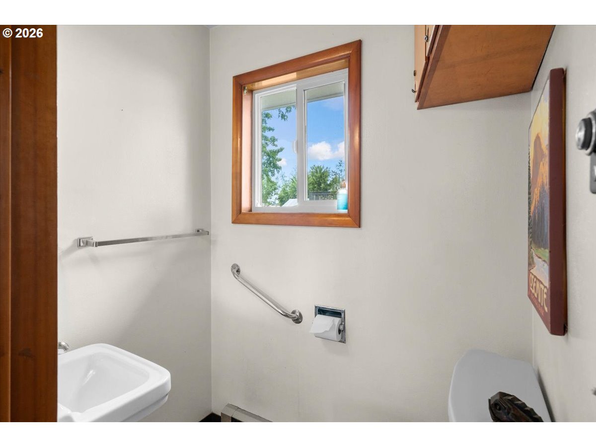 303 Mill St Property Photo 16