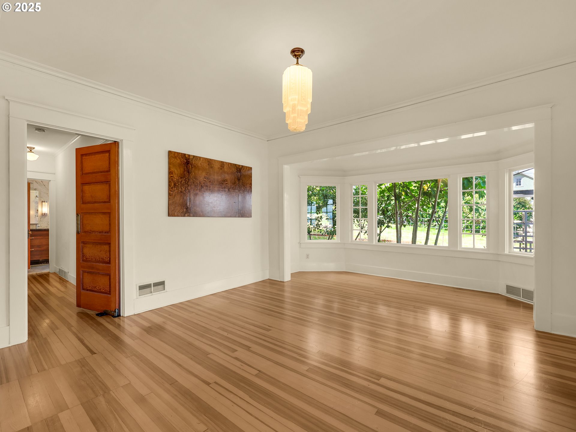 1925 Irving Ave Property Photo 19