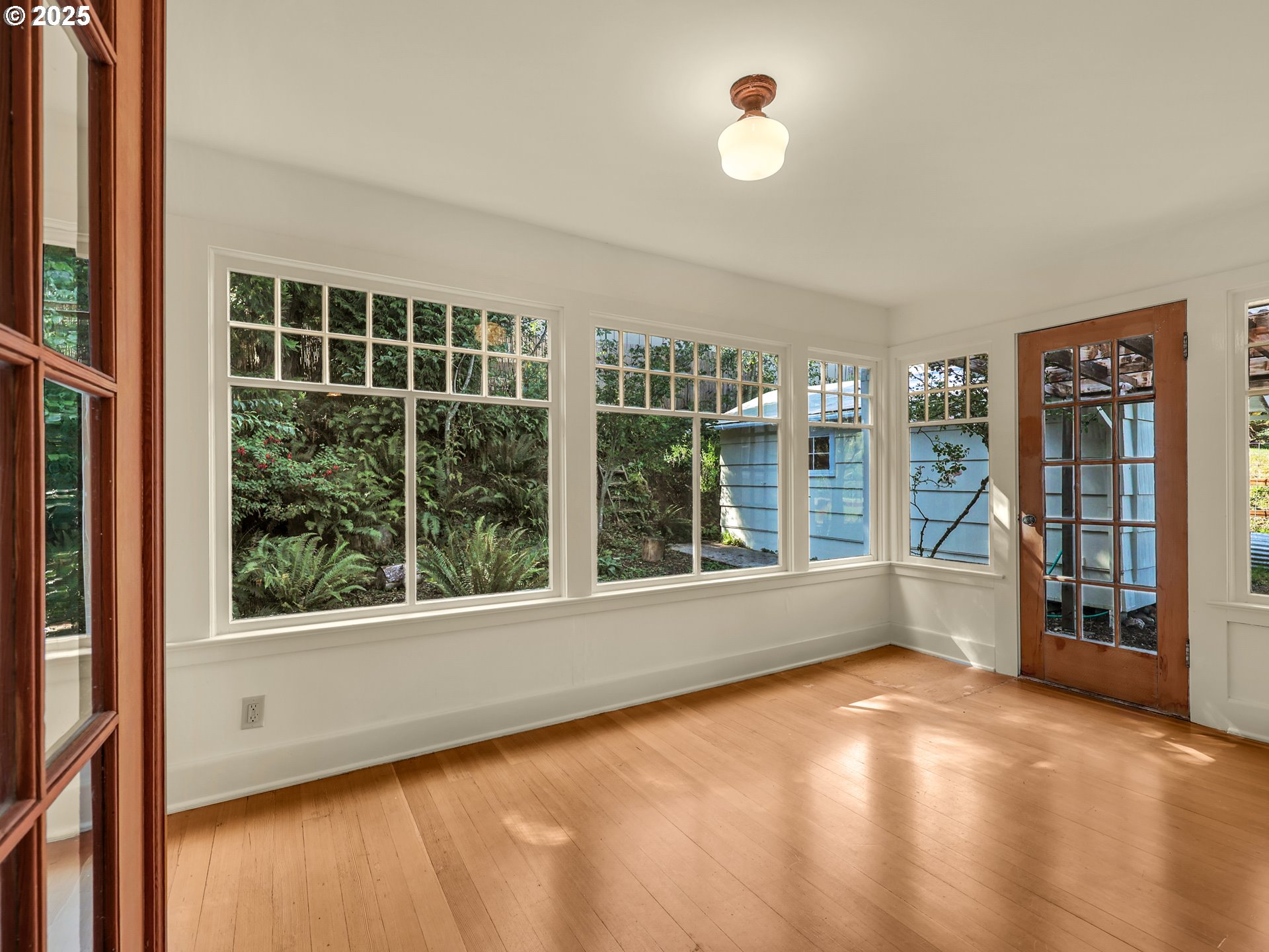 1925 Irving Ave Property Photo 24