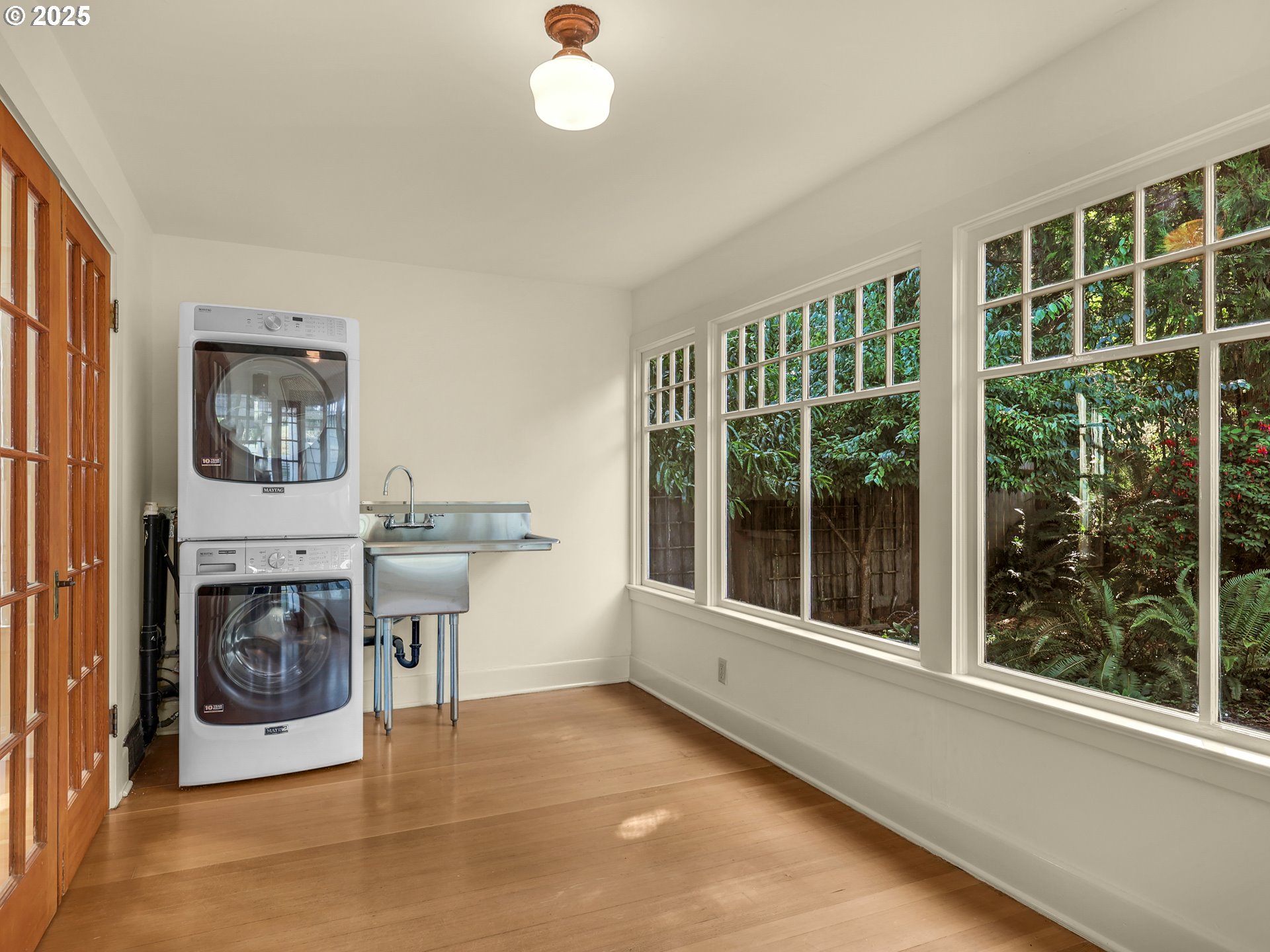 1925 Irving Ave Property Photo 26