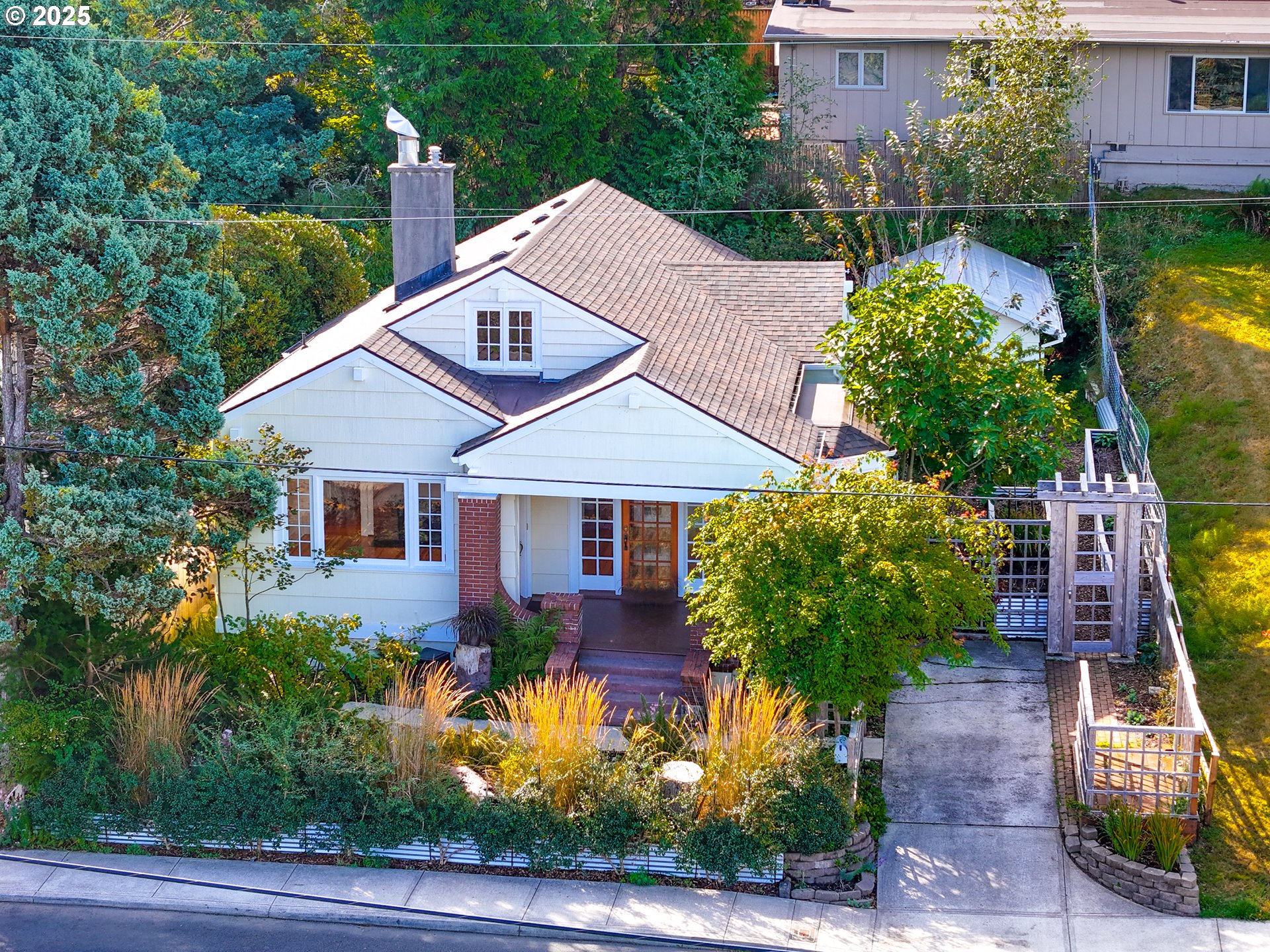 1925 Irving Ave Property Photo 42