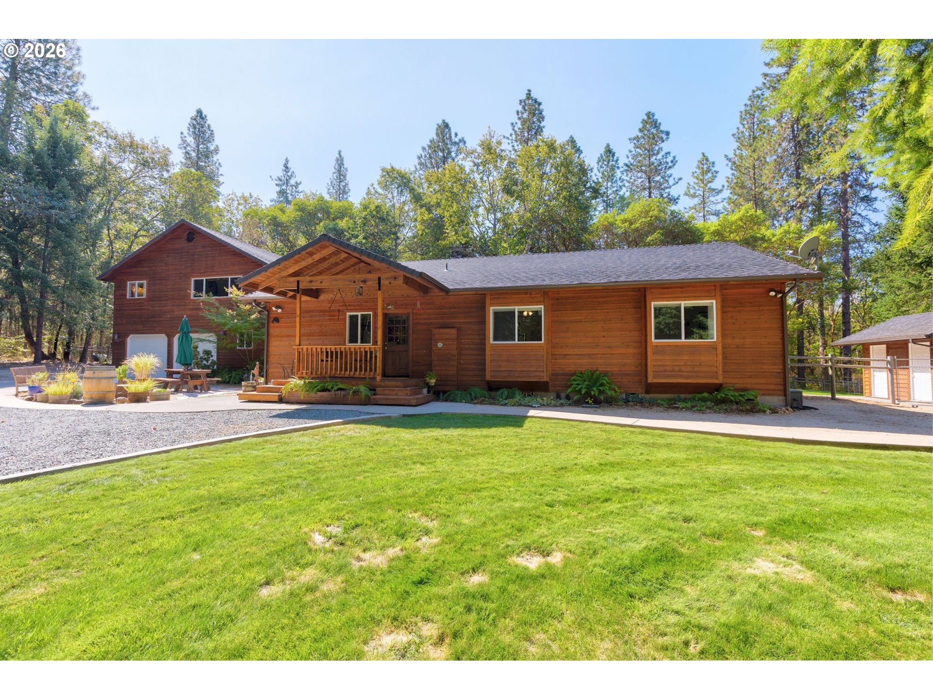 737 Pinecrest Dr Property Photo 1