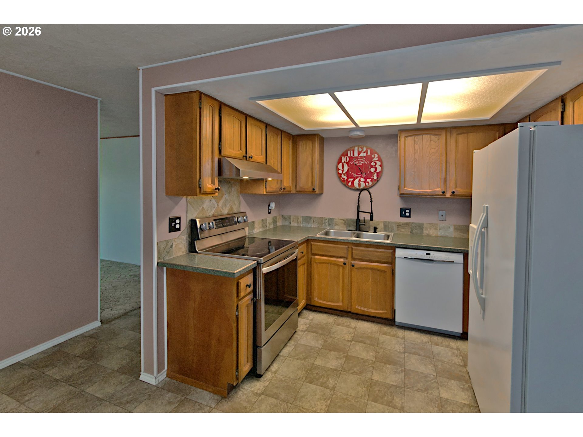 575 S 70th St Property Photo 5
