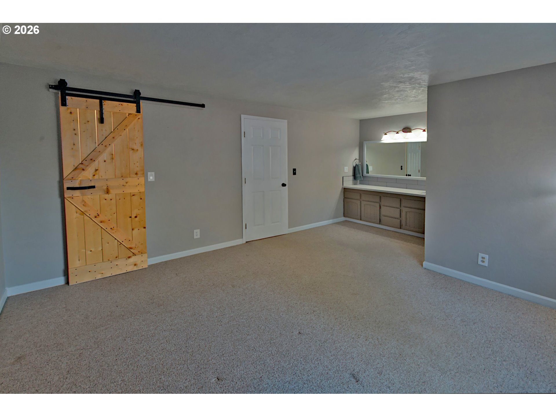 575 S 70th St Property Photo 14