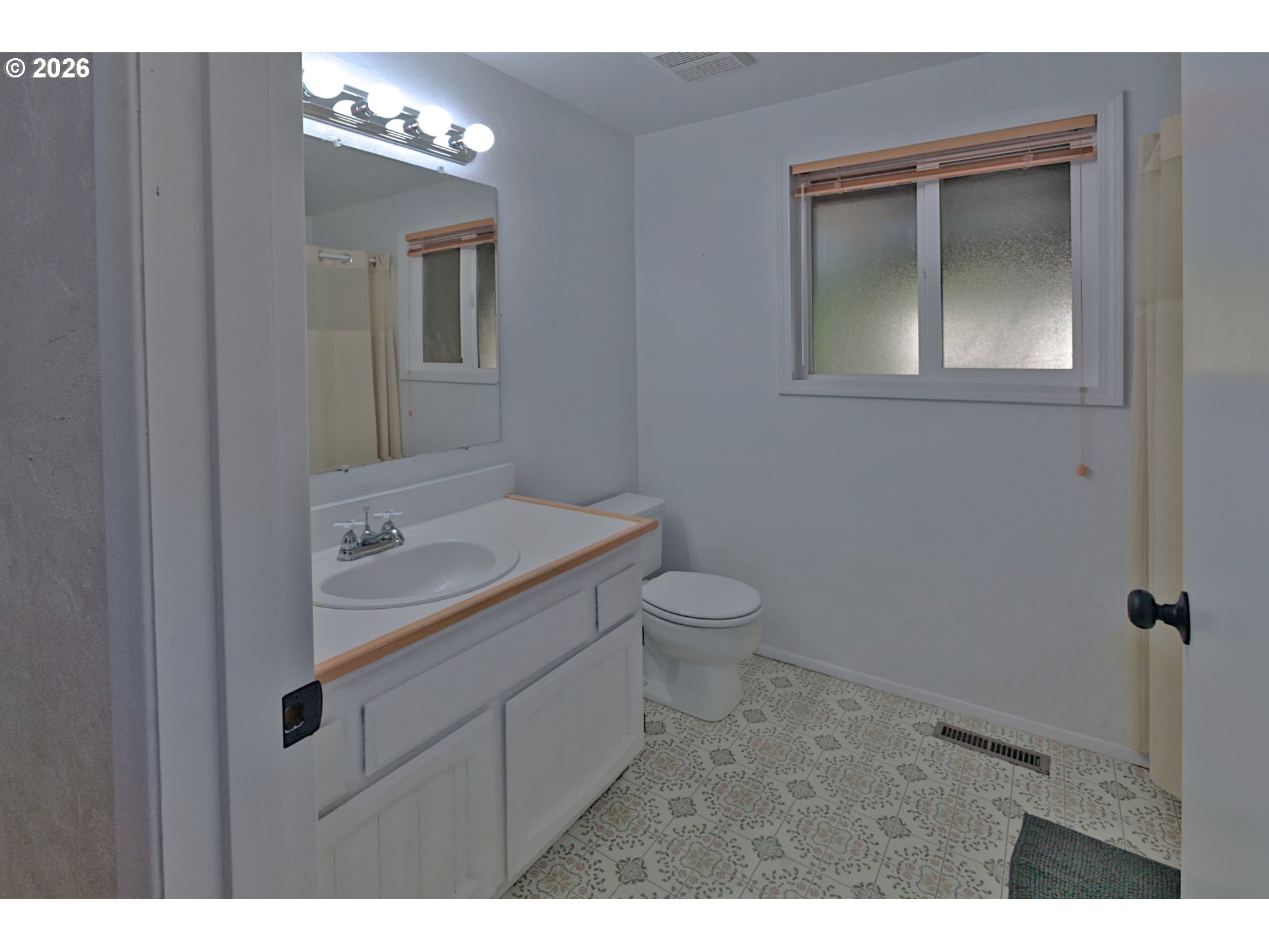 575 S 70th St Property Photo 20