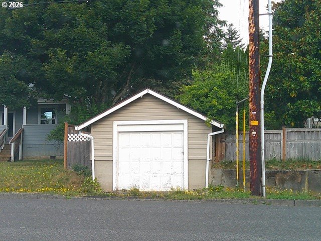 636 S Nehalem St Property Photo 4