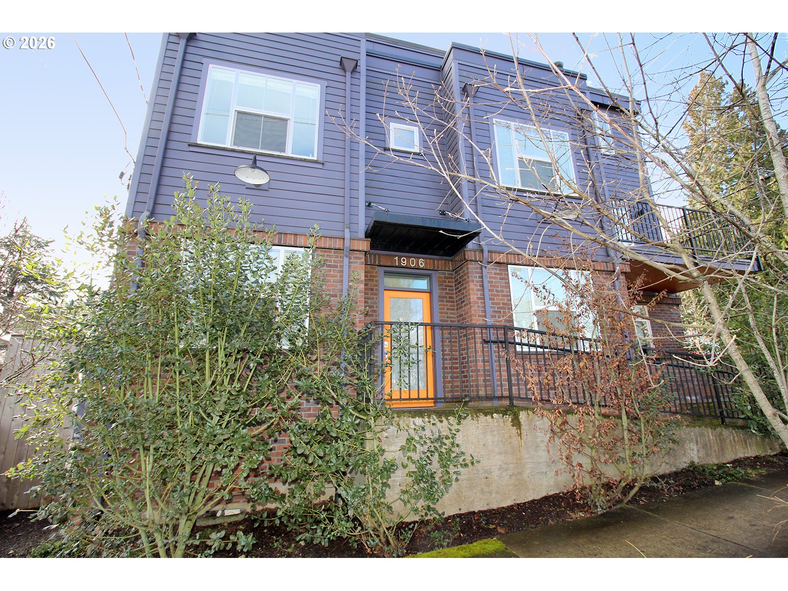 1906 Se Tacoma St Property Photo 1