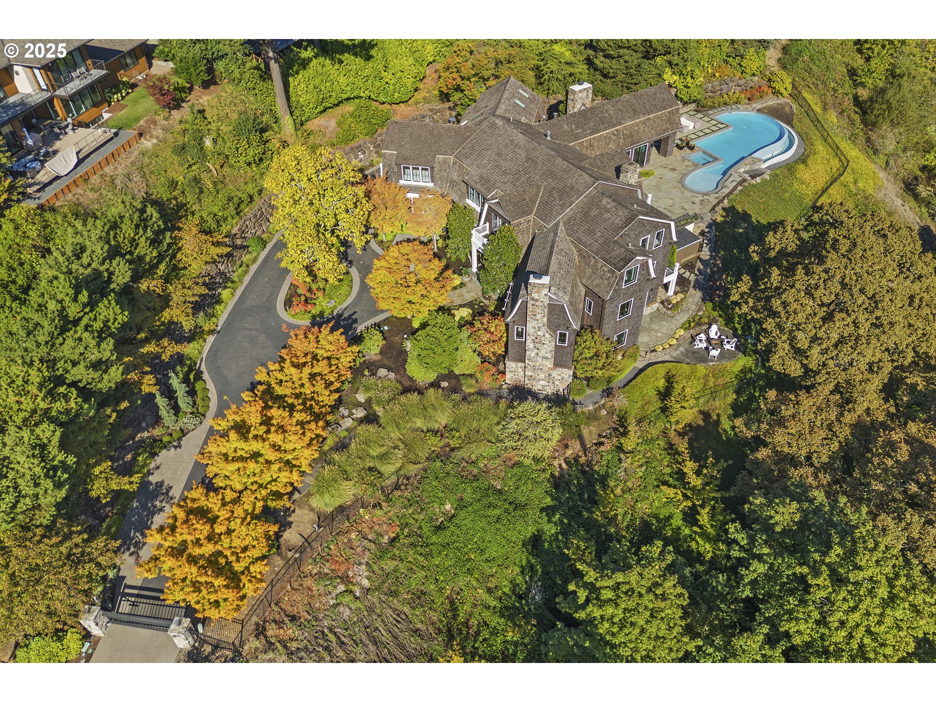 2088 Crest Dr Property Photo 7