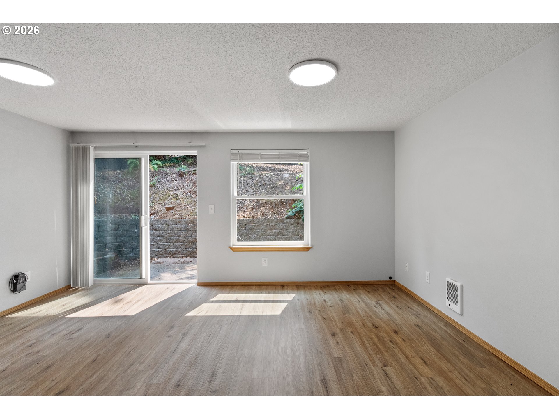 39344 Hood St Property Photo 4