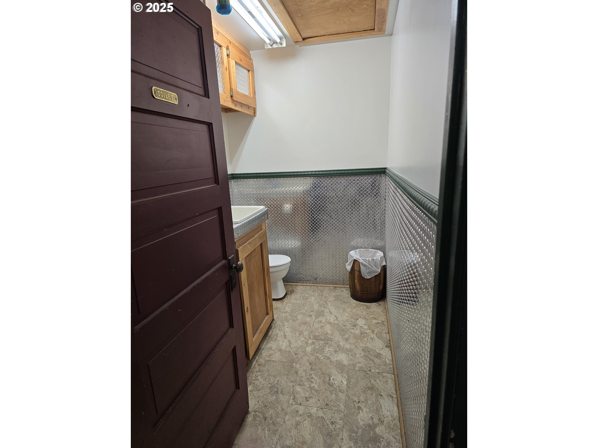 206 S Main St Property Photo 16