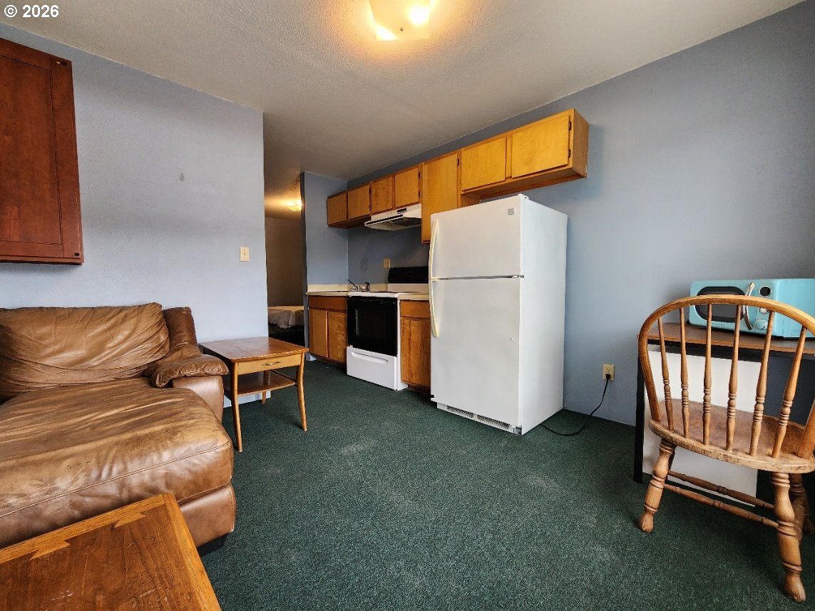 246 6th St Property Photo 19