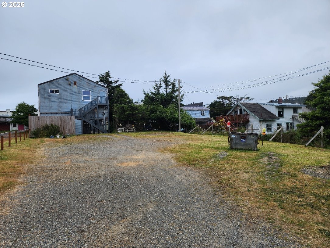 246 6th St Property Photo 35