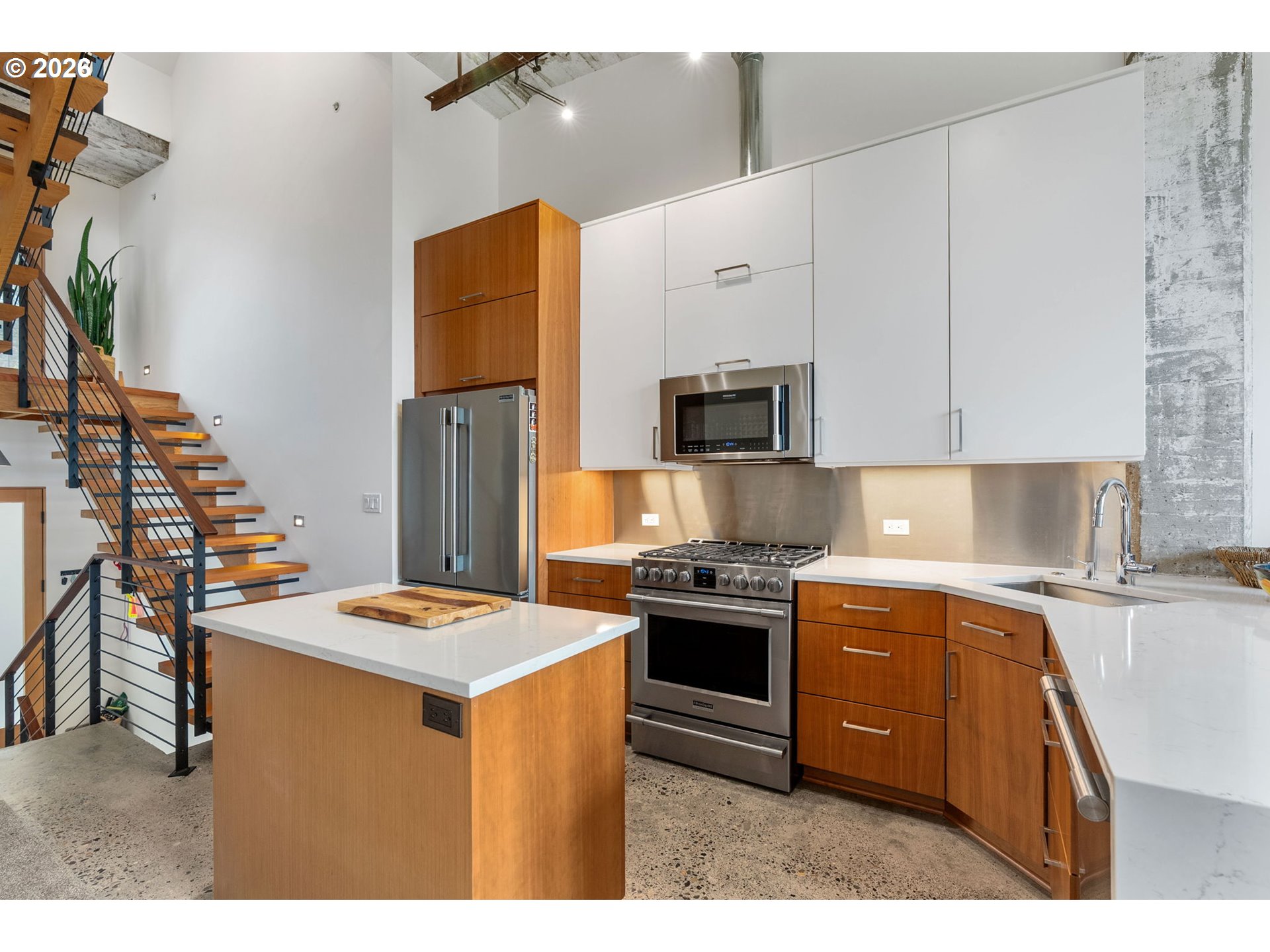 312 Columbia St Property Photo 4