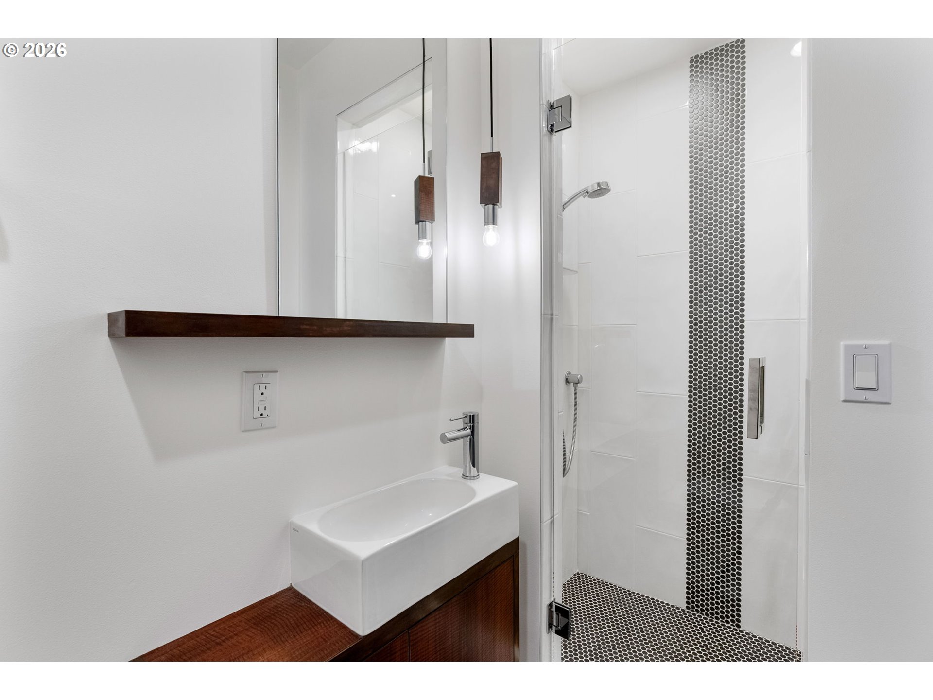 312 Columbia St Property Photo 26