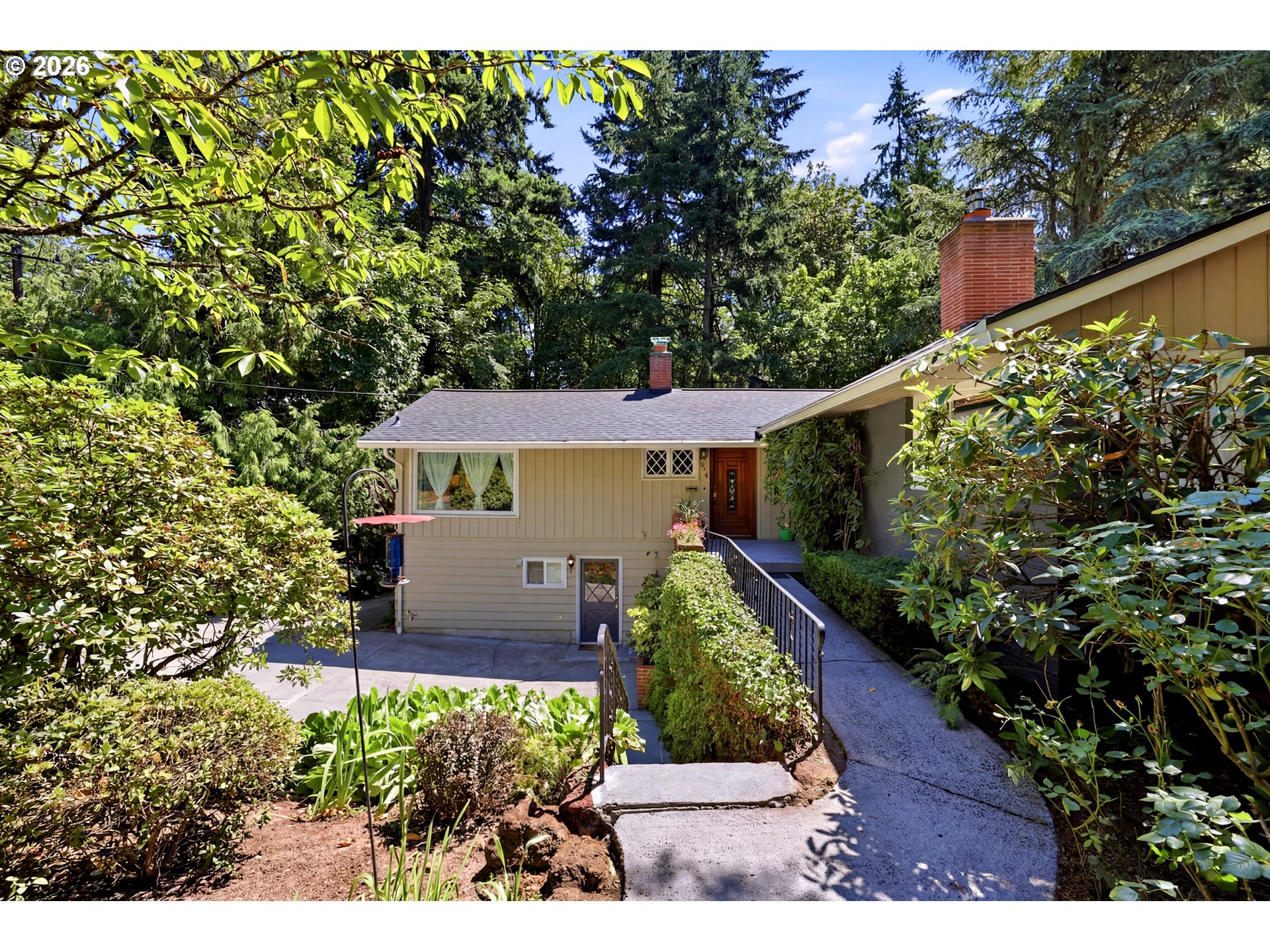 2210 Sw Broadway Dr Property Photo 1