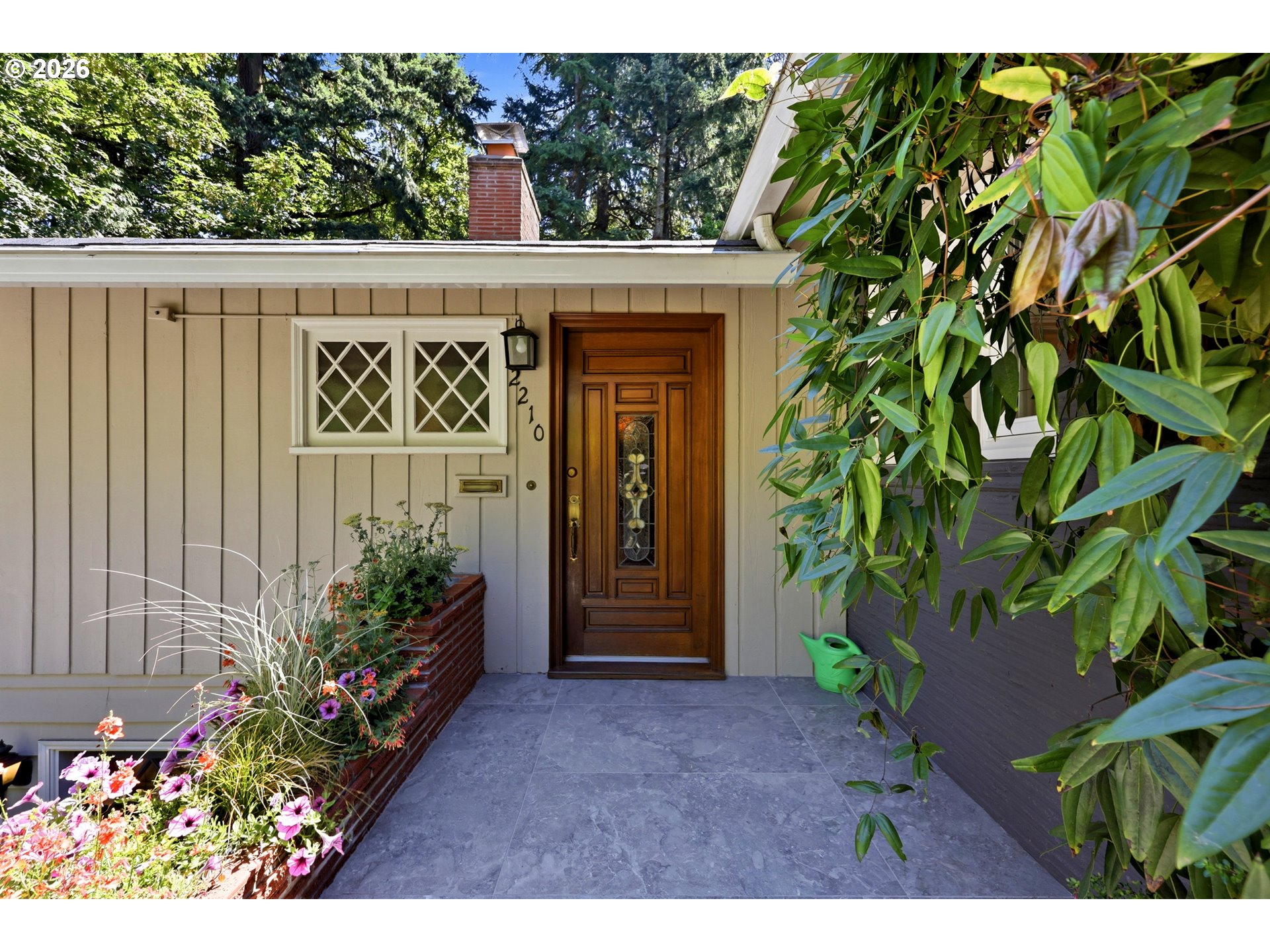 2210 Sw Broadway Dr Property Photo 6