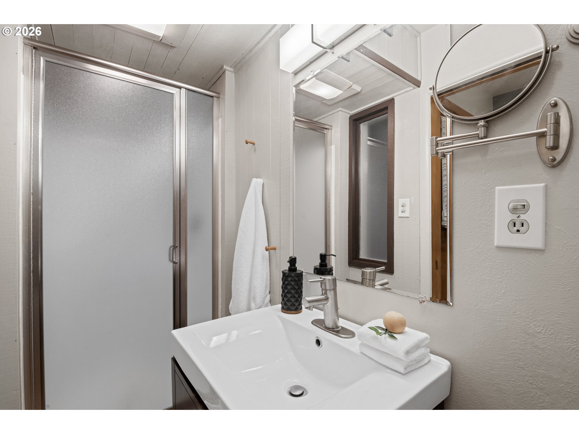 2210 Sw Broadway Dr Property Photo 31