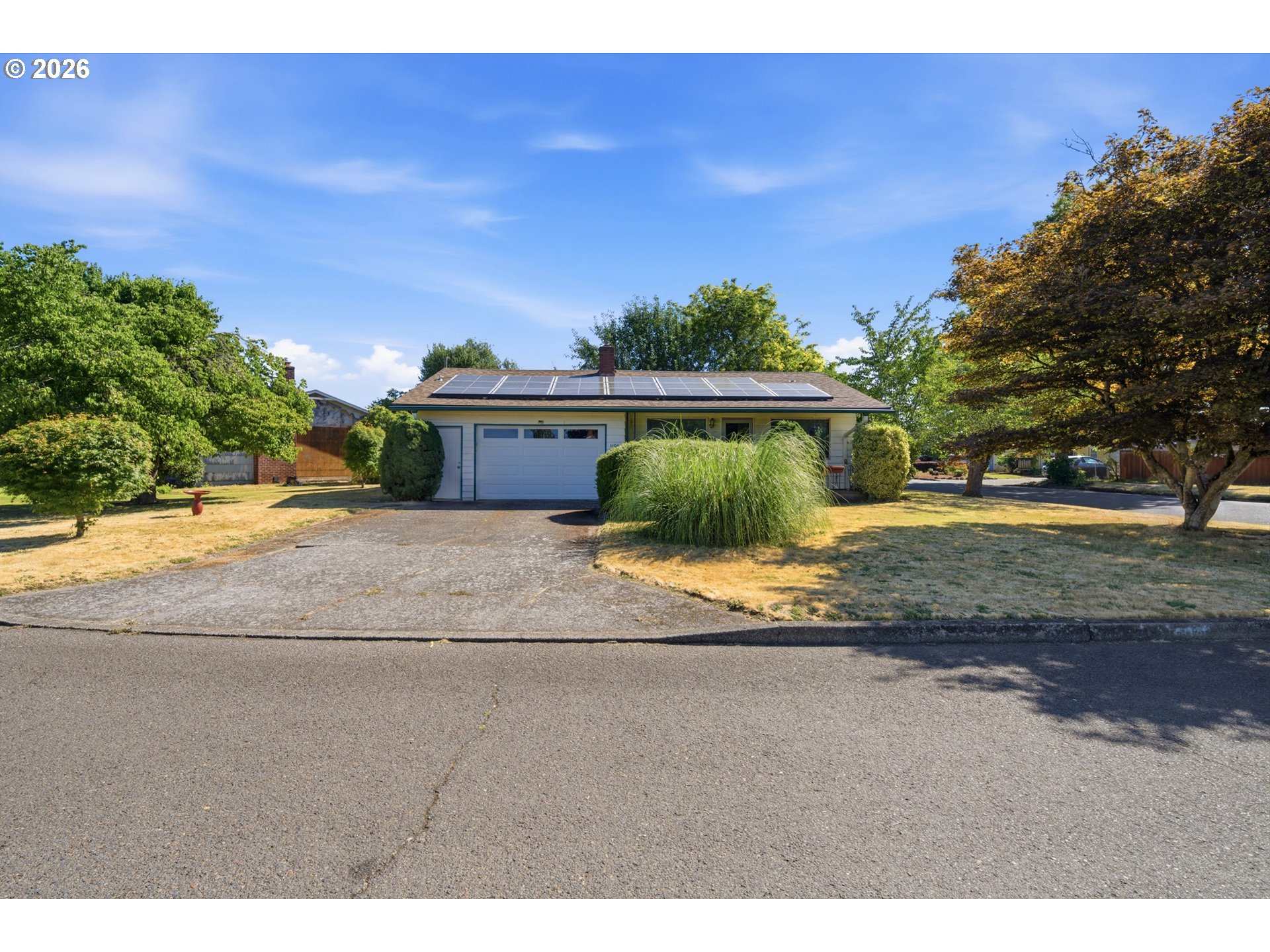 1404 UMPQUA RD Property Photo 1