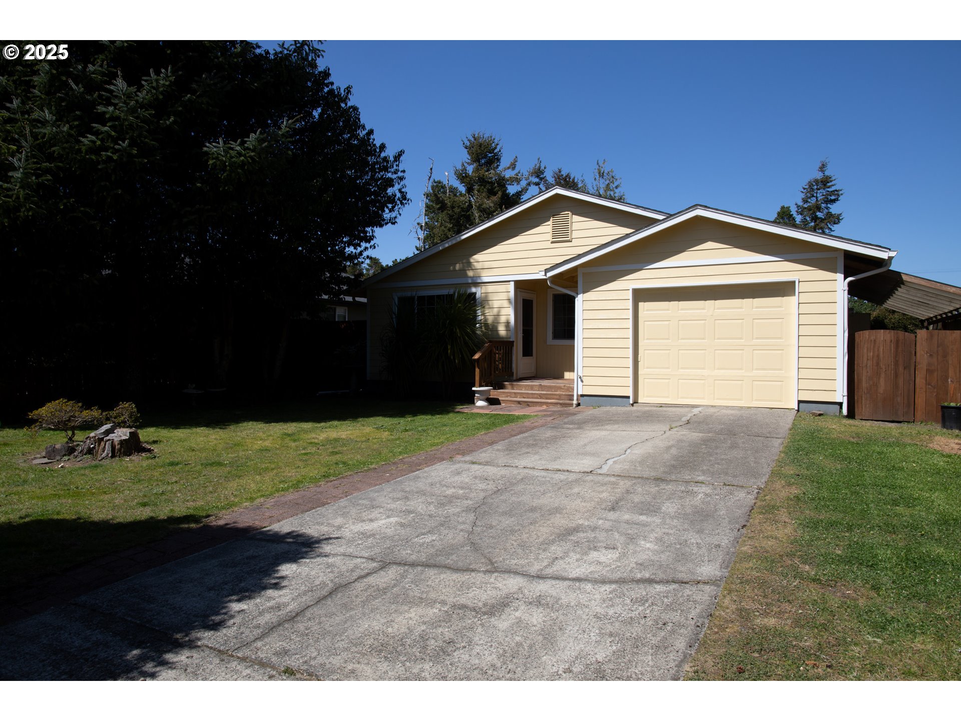 1673 29th St Property Photo 2