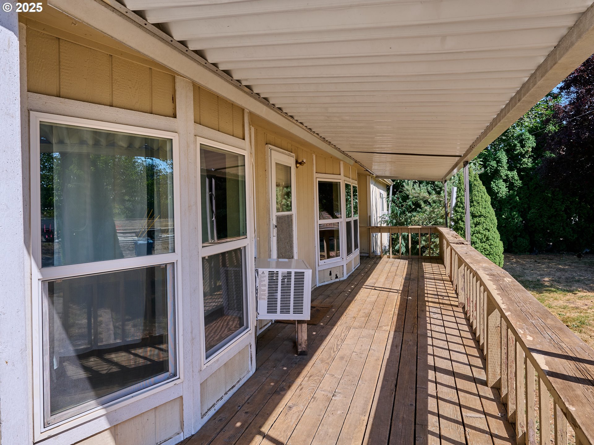 1632 Brown St Property Photo 2