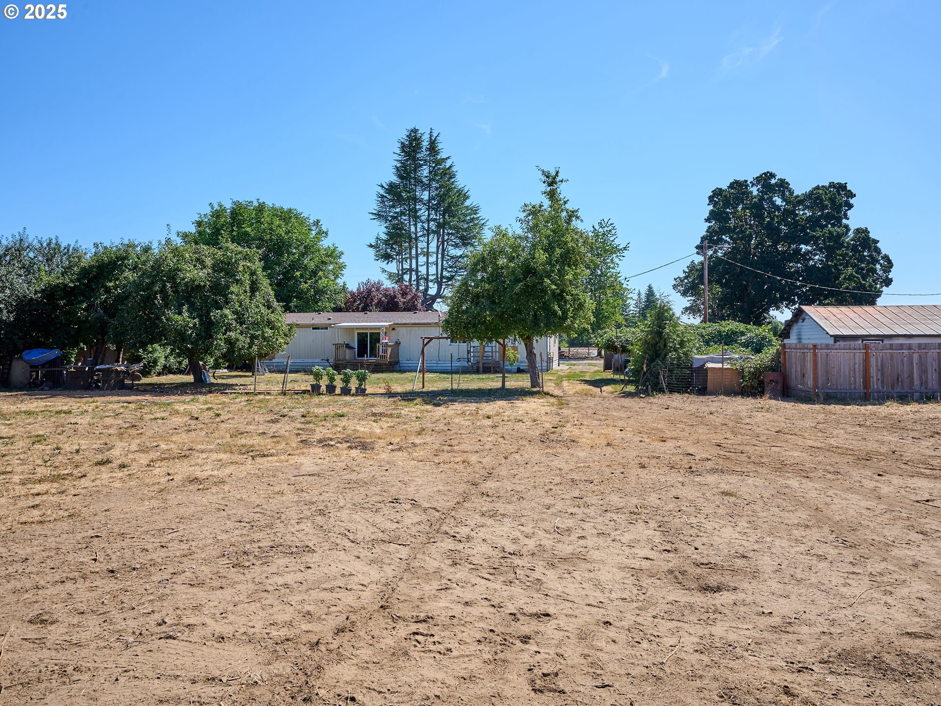 1632 Brown St Property Photo 4