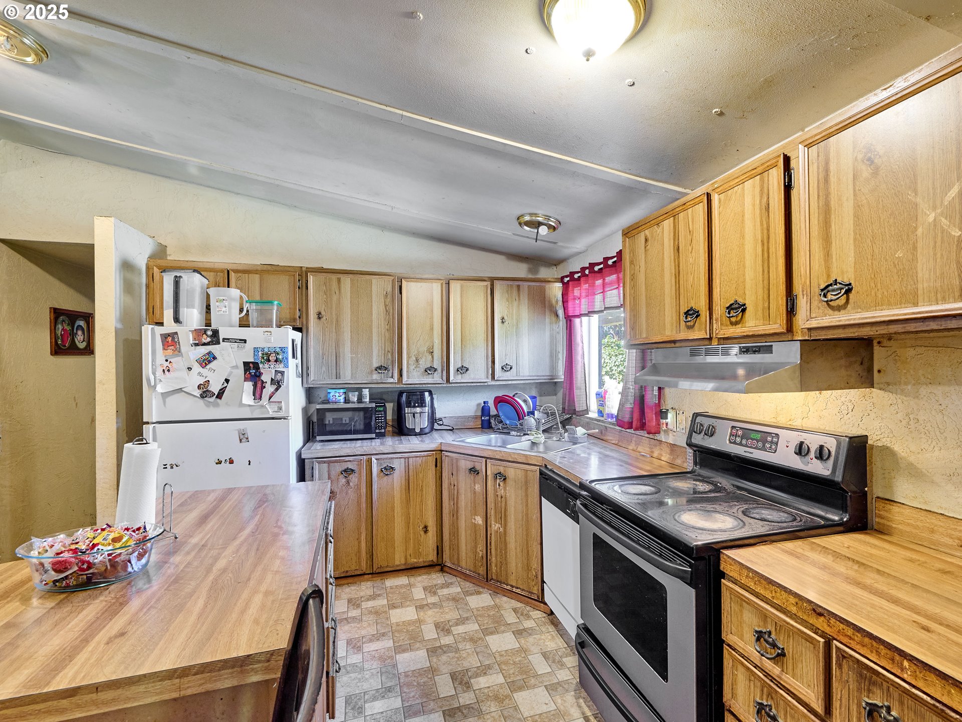 1632 Brown St Property Photo 6