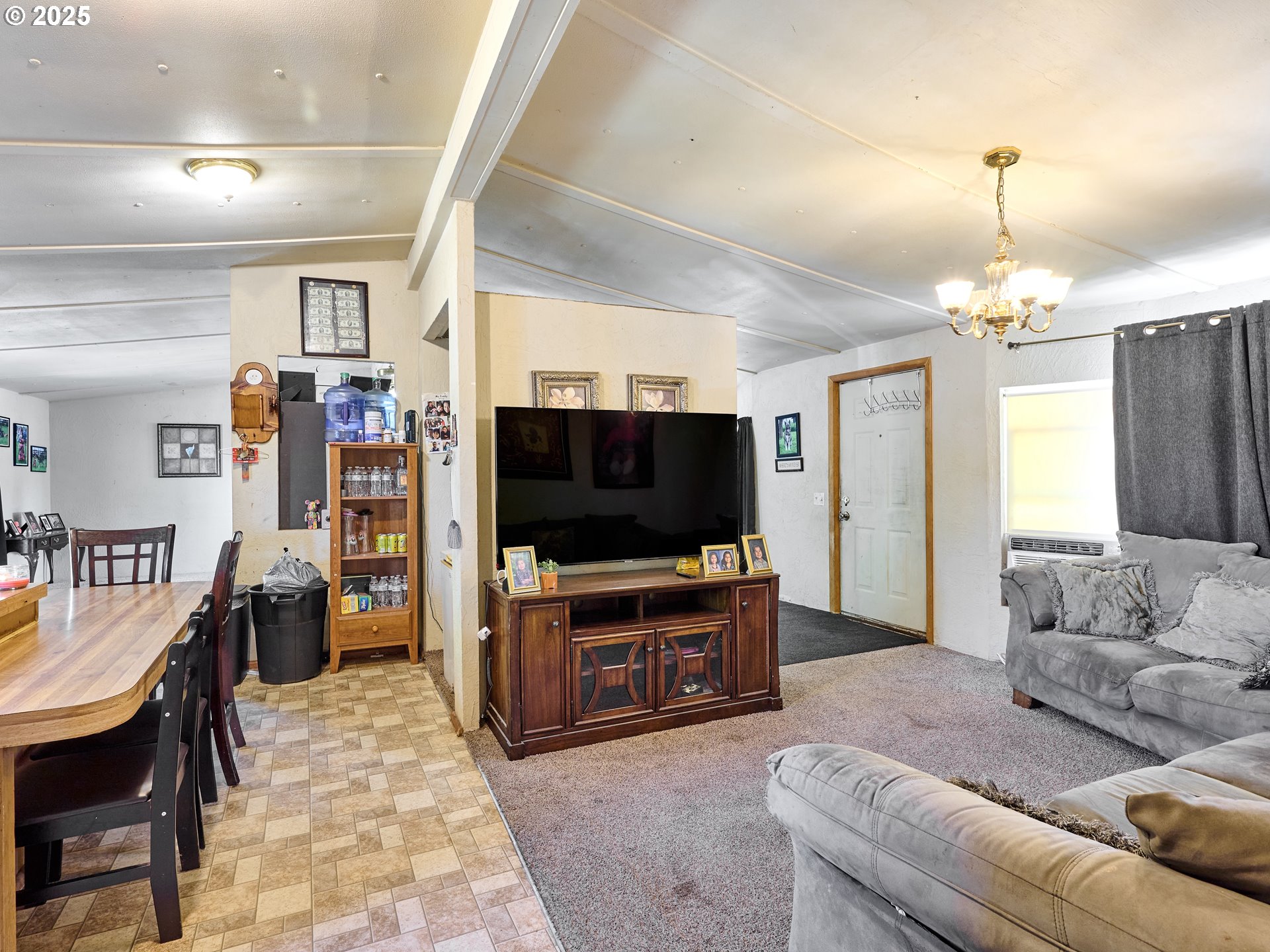 1632 Brown St Property Photo 9