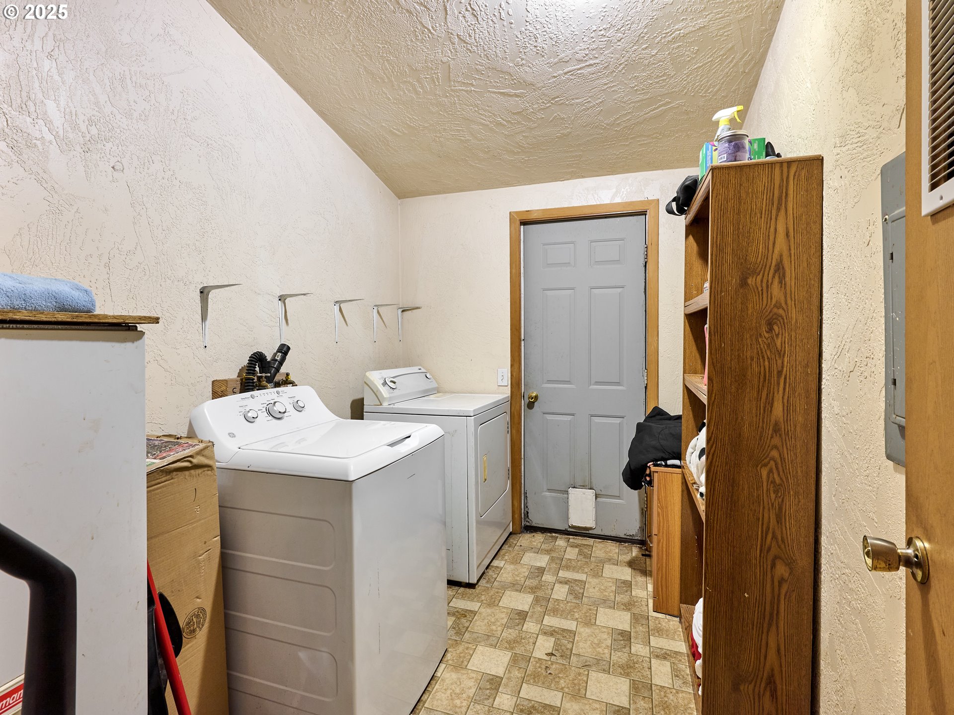 1632 Brown St Property Photo 17
