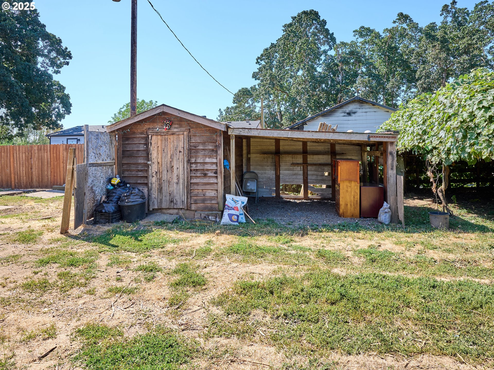 1632 Brown St Property Photo 21