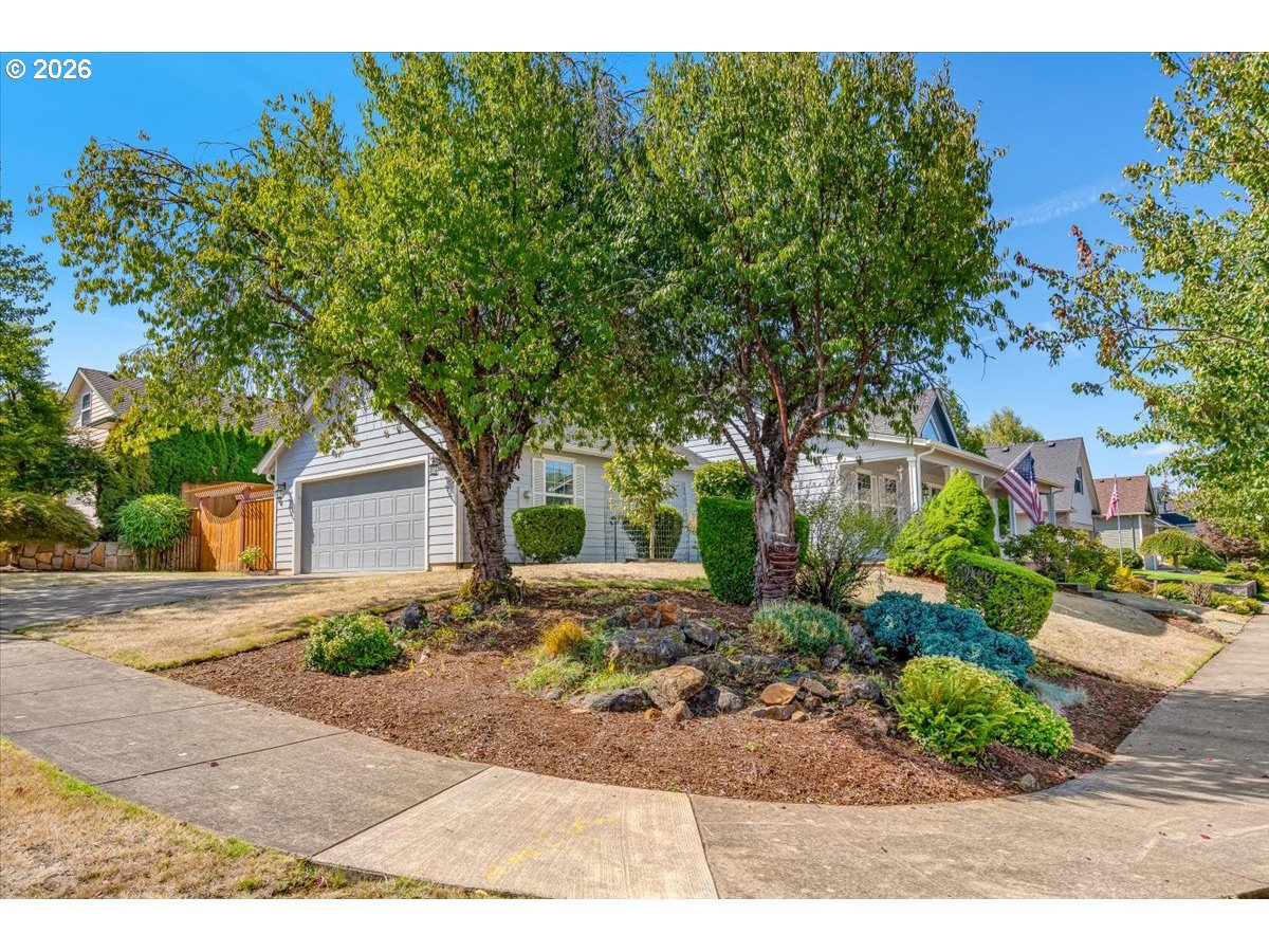 1412 Crestview Dr Property Photo 3
