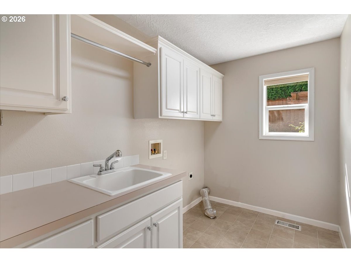 1412 Crestview Dr Property Photo 33