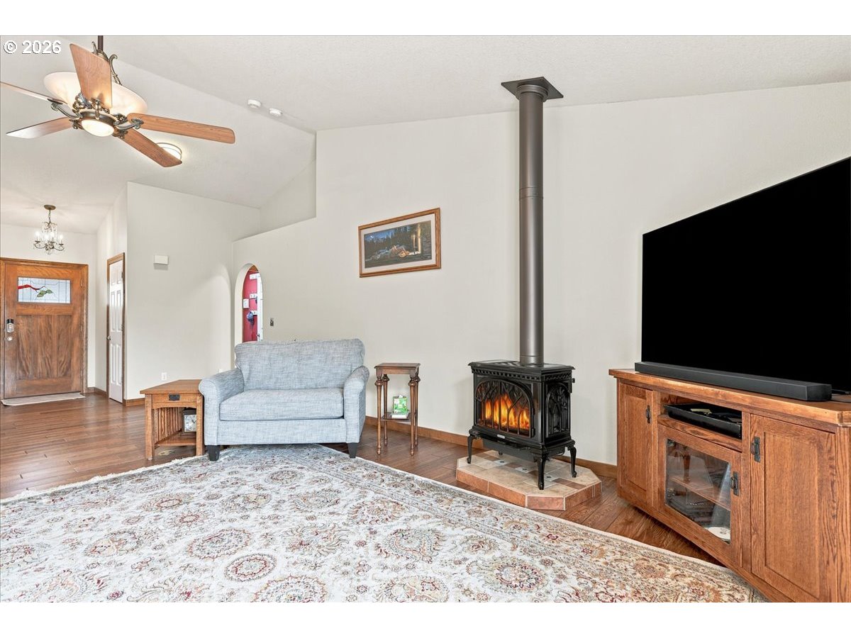 504 N Lark Dr Property Photo 9