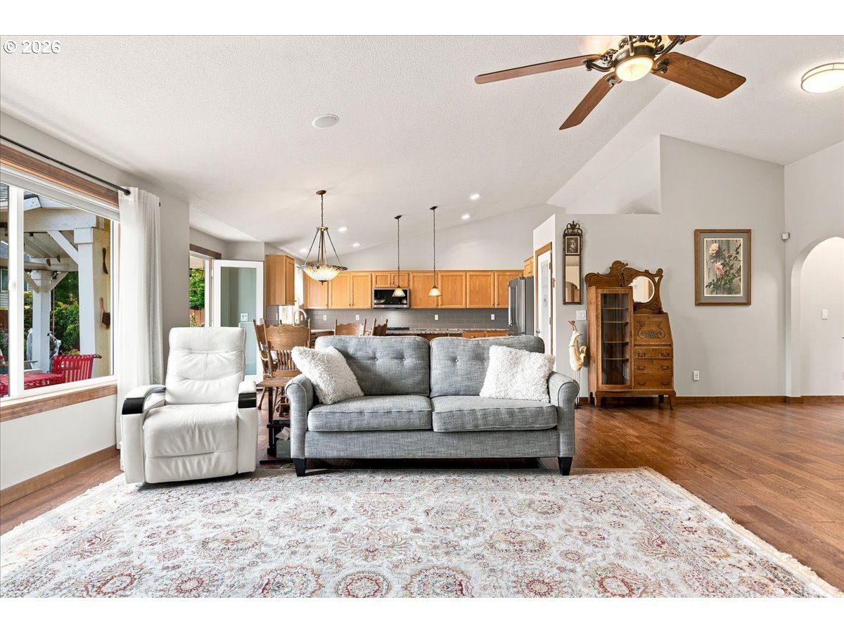 504 N Lark Dr Property Photo 10