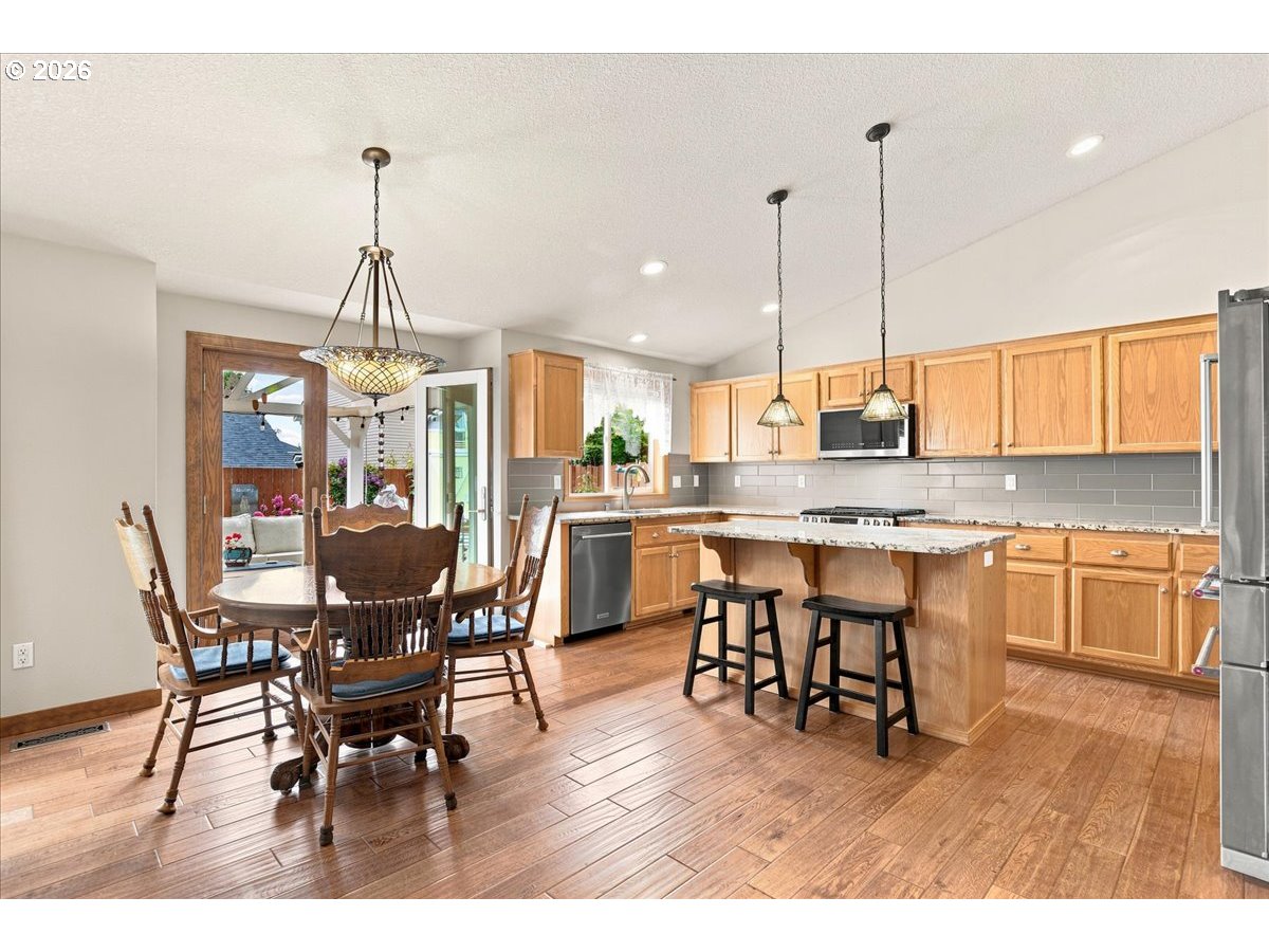 504 N Lark Dr Property Photo 11