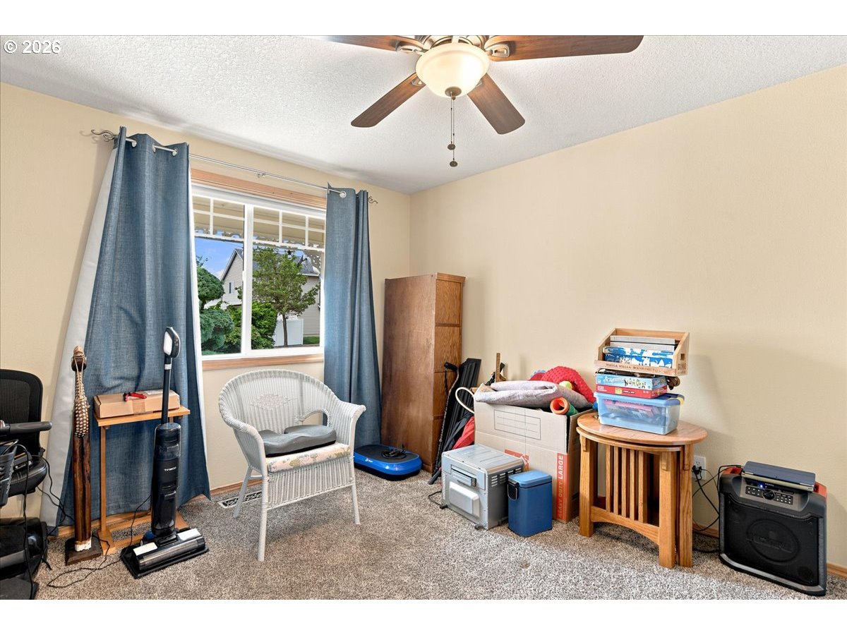 504 N Lark Dr Property Photo 23