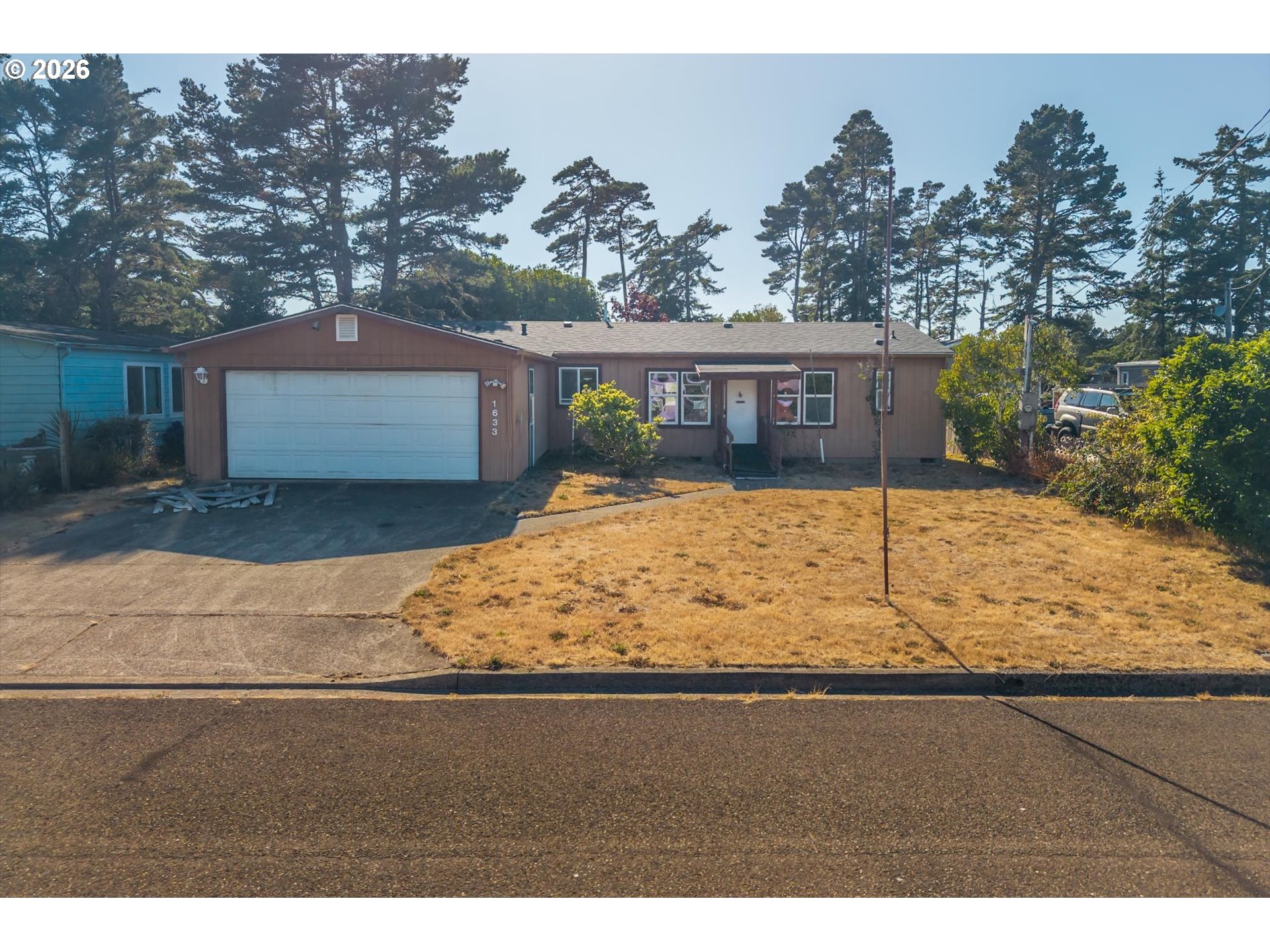 1633 Maple St Property Photo 1