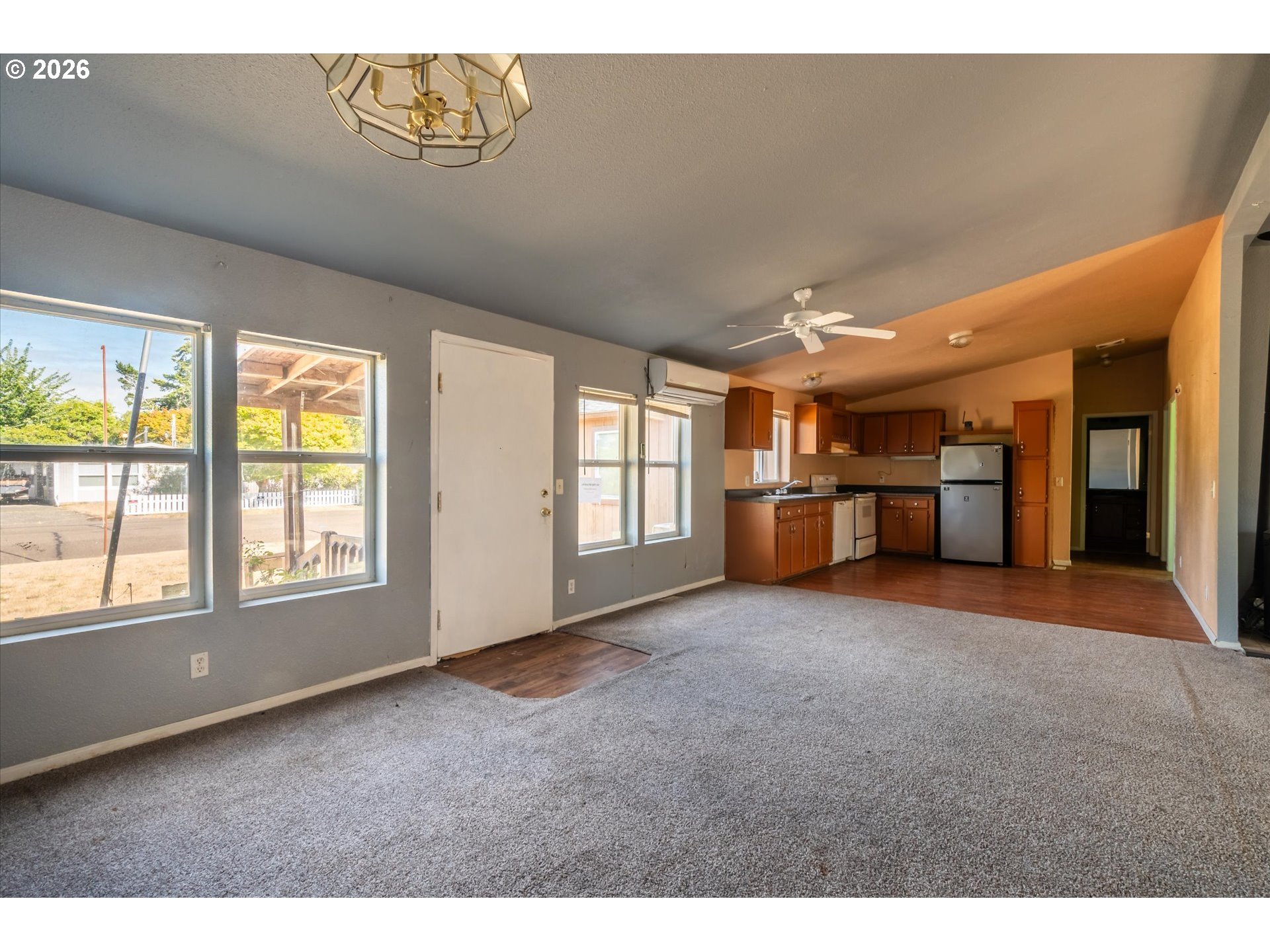 1633 Maple St Property Photo 2