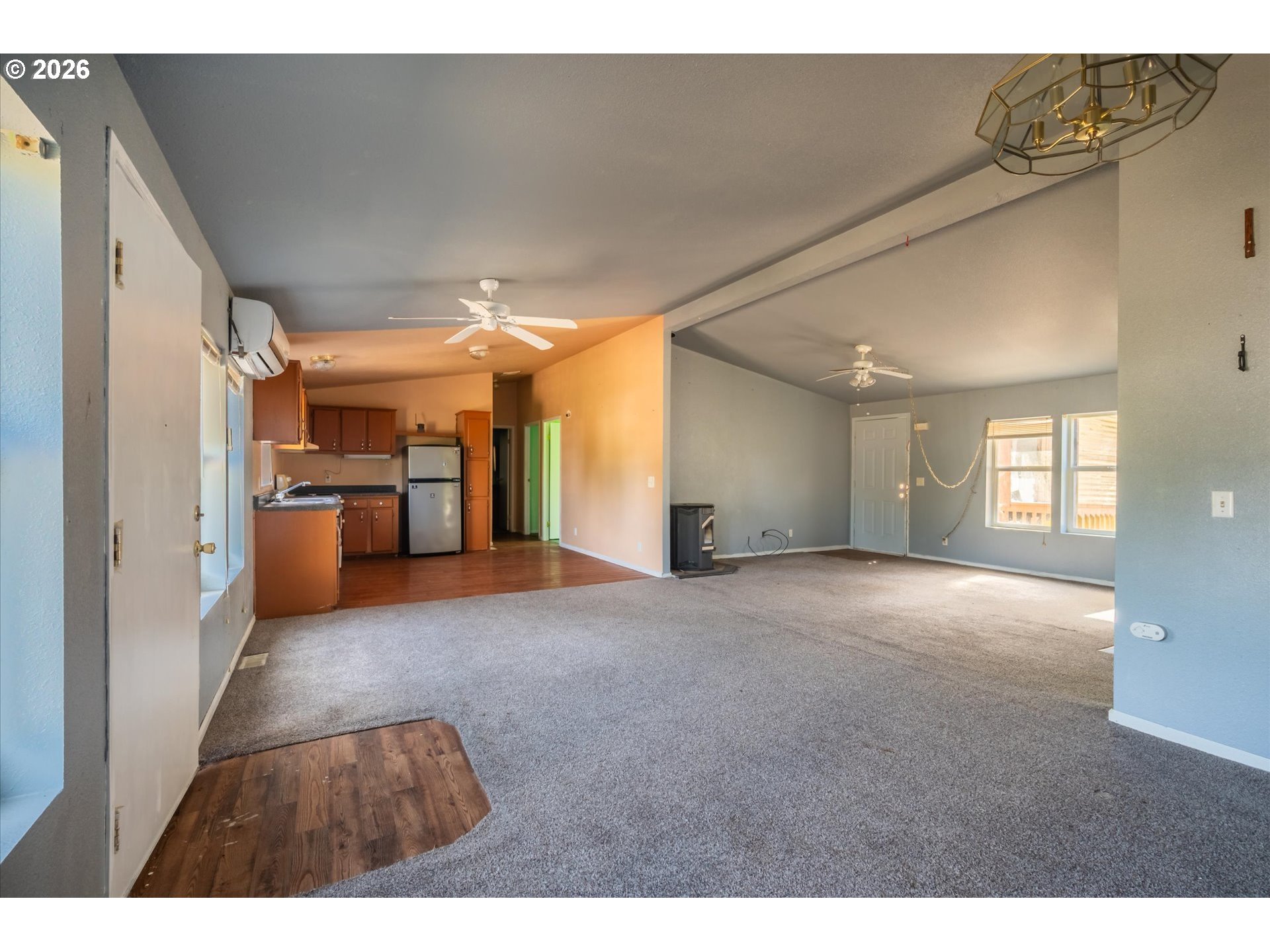 1633 Maple St Property Photo 3