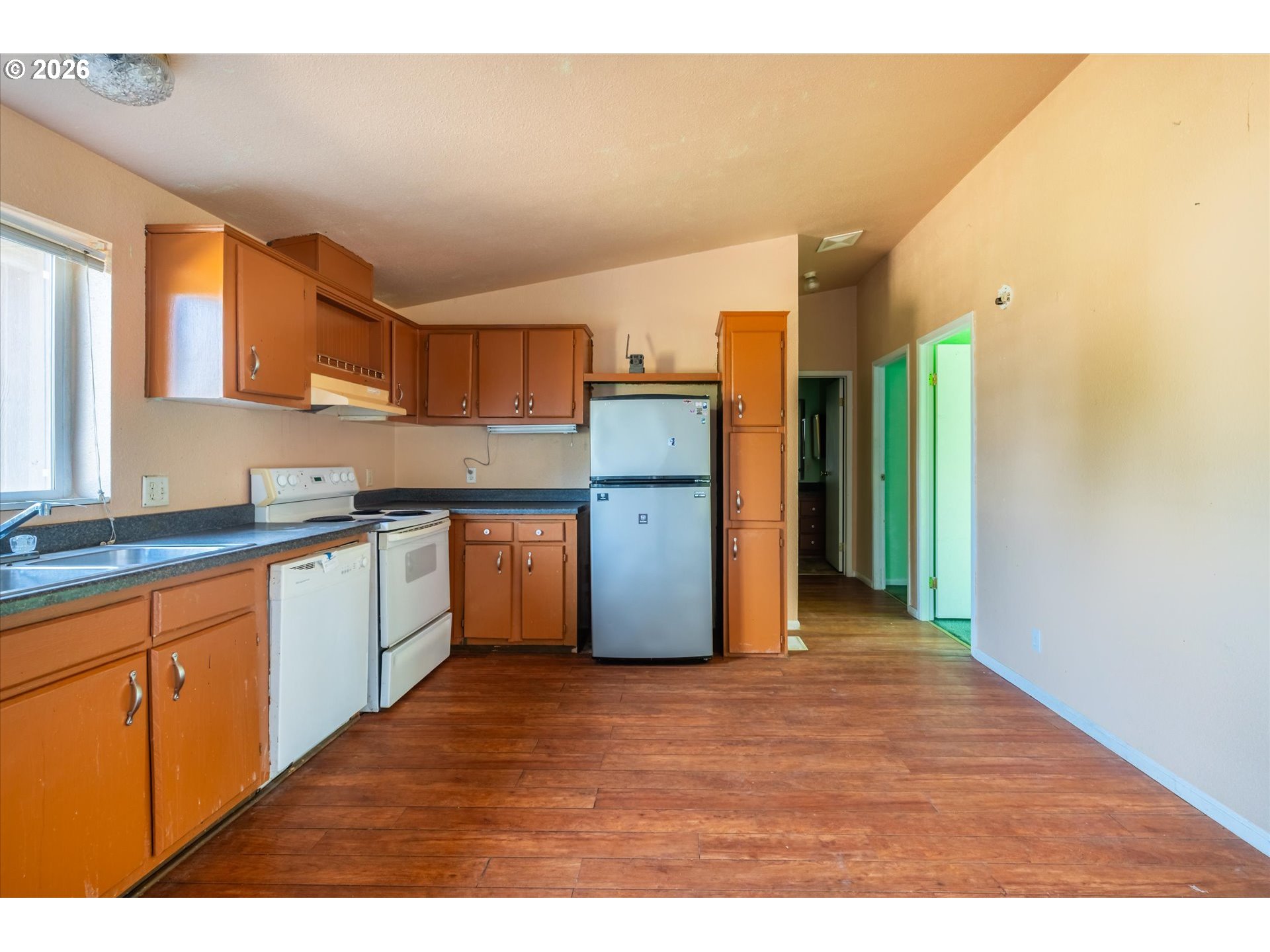 1633 Maple St Property Photo 6