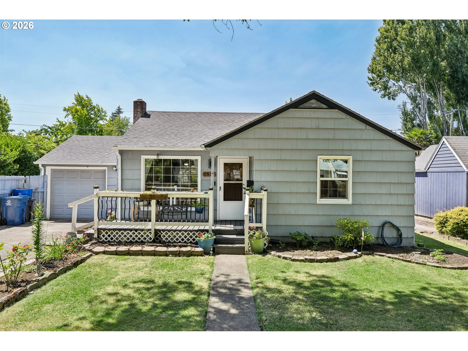 1915 23rd St Ne Property Photo 1